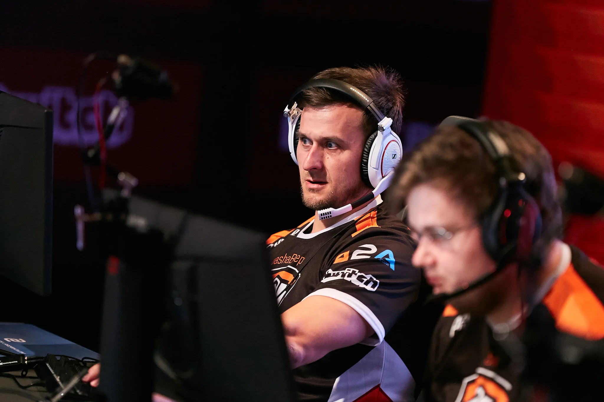 Virtus Pro的臨時色彩更改提示CS：GO Community的模因
