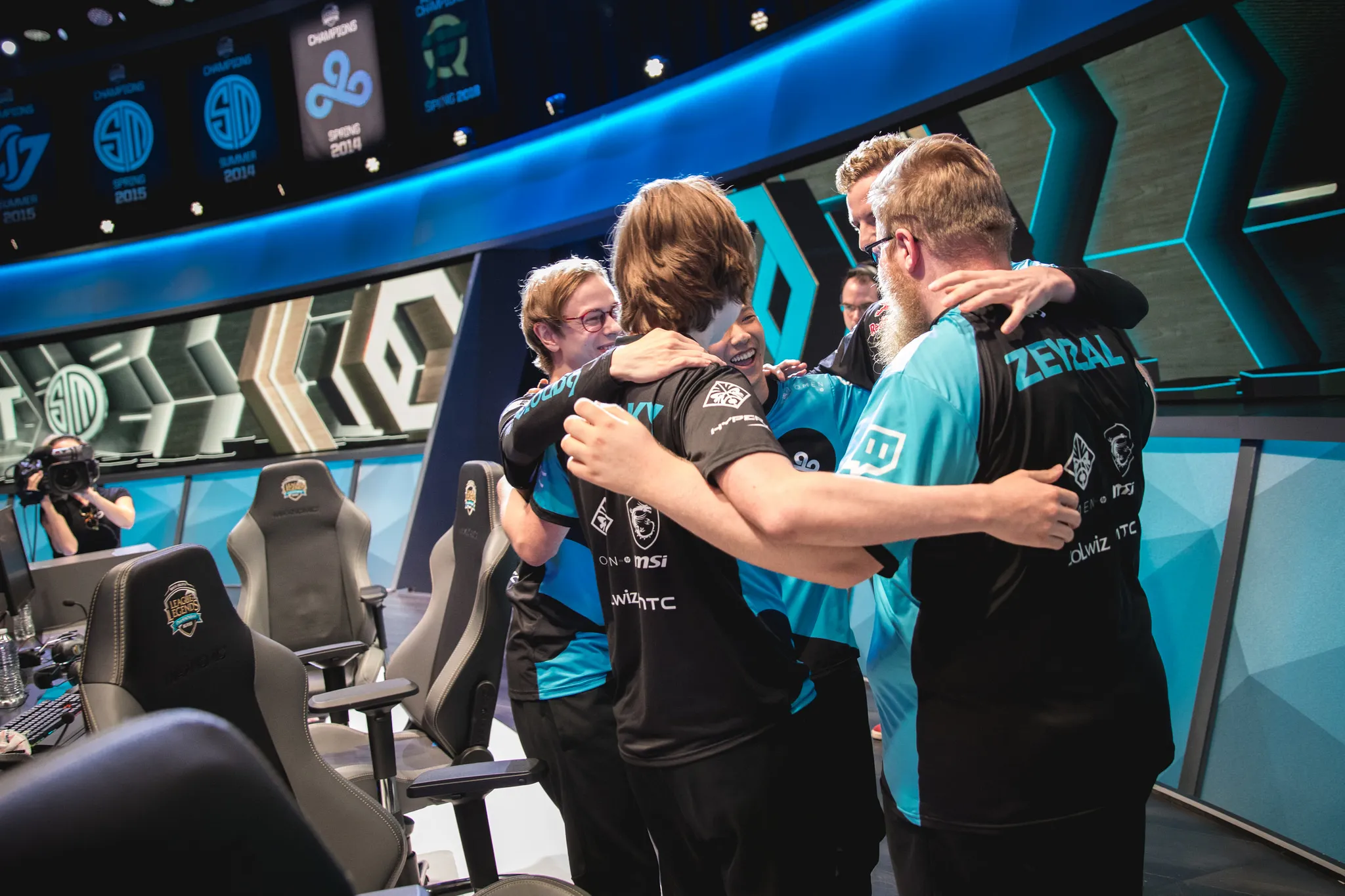 Cloud9結束了一個奇蹟般的2-0週末和季后賽爭論