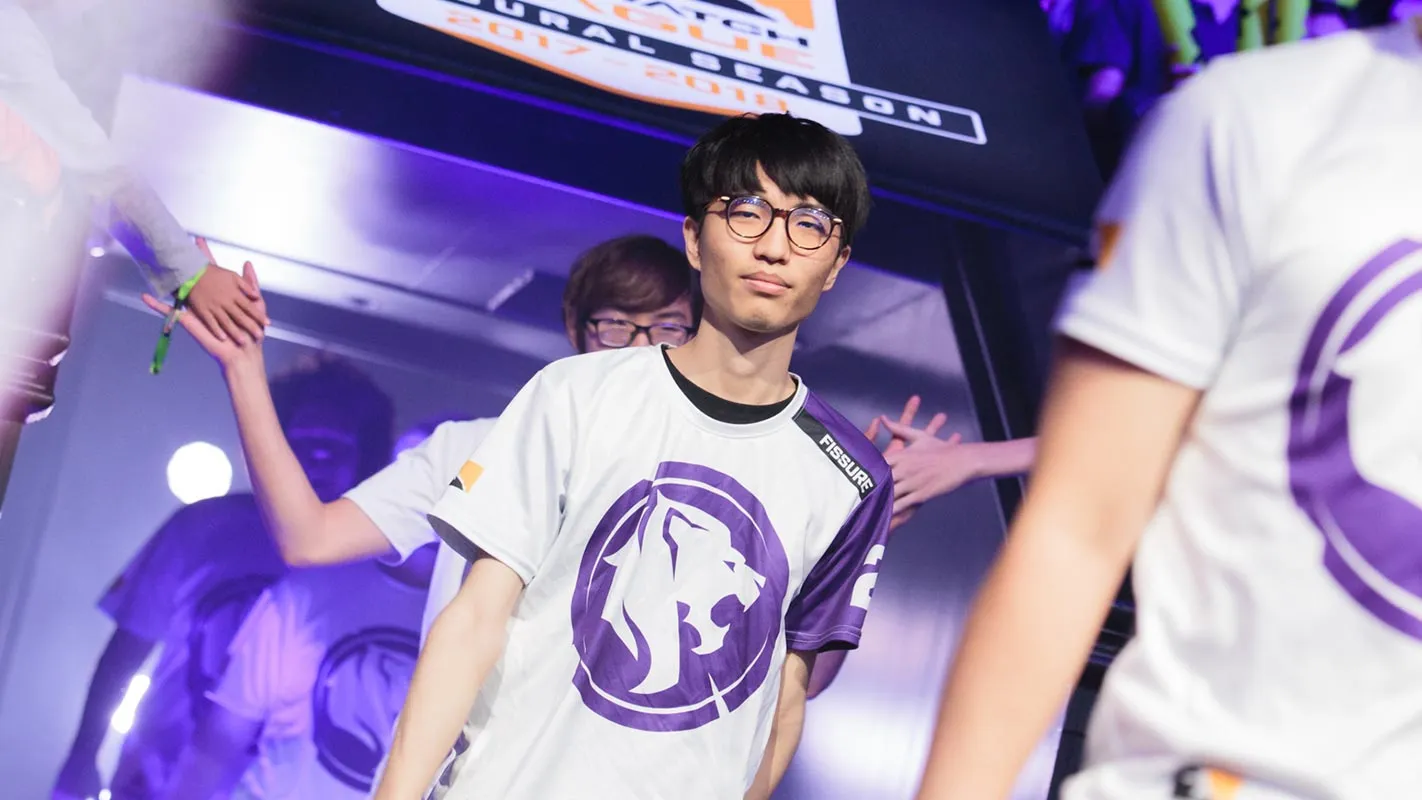 洛杉矶角斗士队的明星坦克球员 Fissure 在 OWL 季后赛首场比赛中担任替补