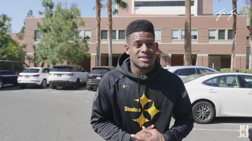 NFL寬接收器Juju Smith-Schuster標誌著6位數的交易，以加入HyperX作為品牌大使