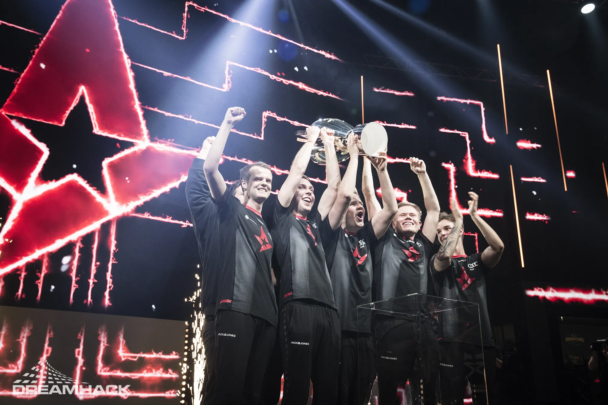 阿斯特拉（Astras）擊敗納維（Na'vi）贏得了Dreamhack大師馬賽