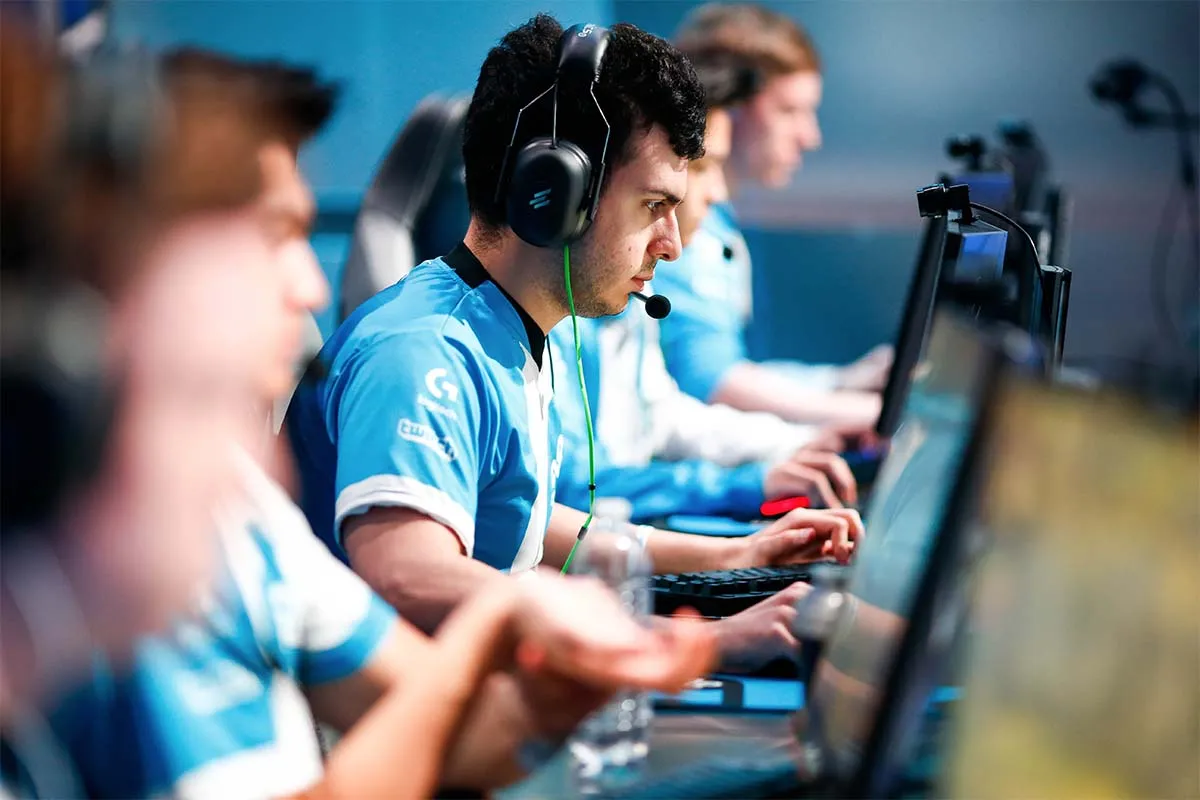 Cloud9和G2电子竞技在Eleague专业的第二天提高到2-0：波士顿