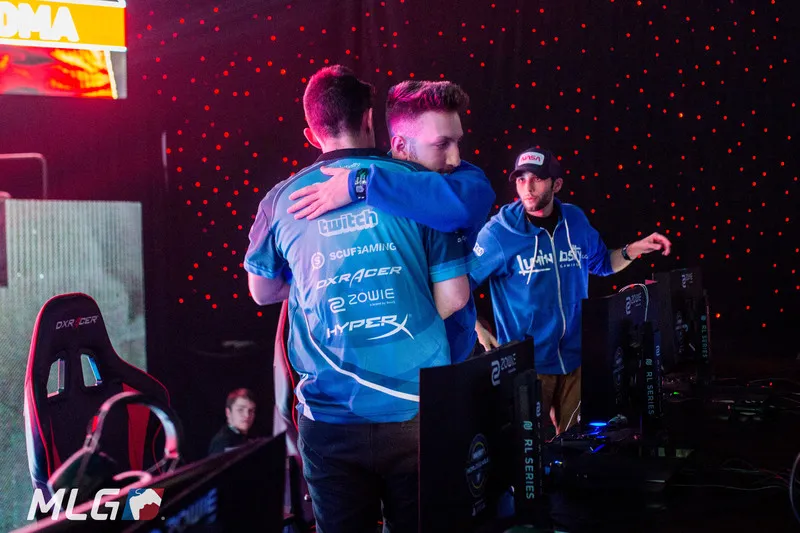 Luminosity 在 2017 年 CoD 冠軍賽中擊敗 Rise Nation 後，敗者組比賽繼續進行