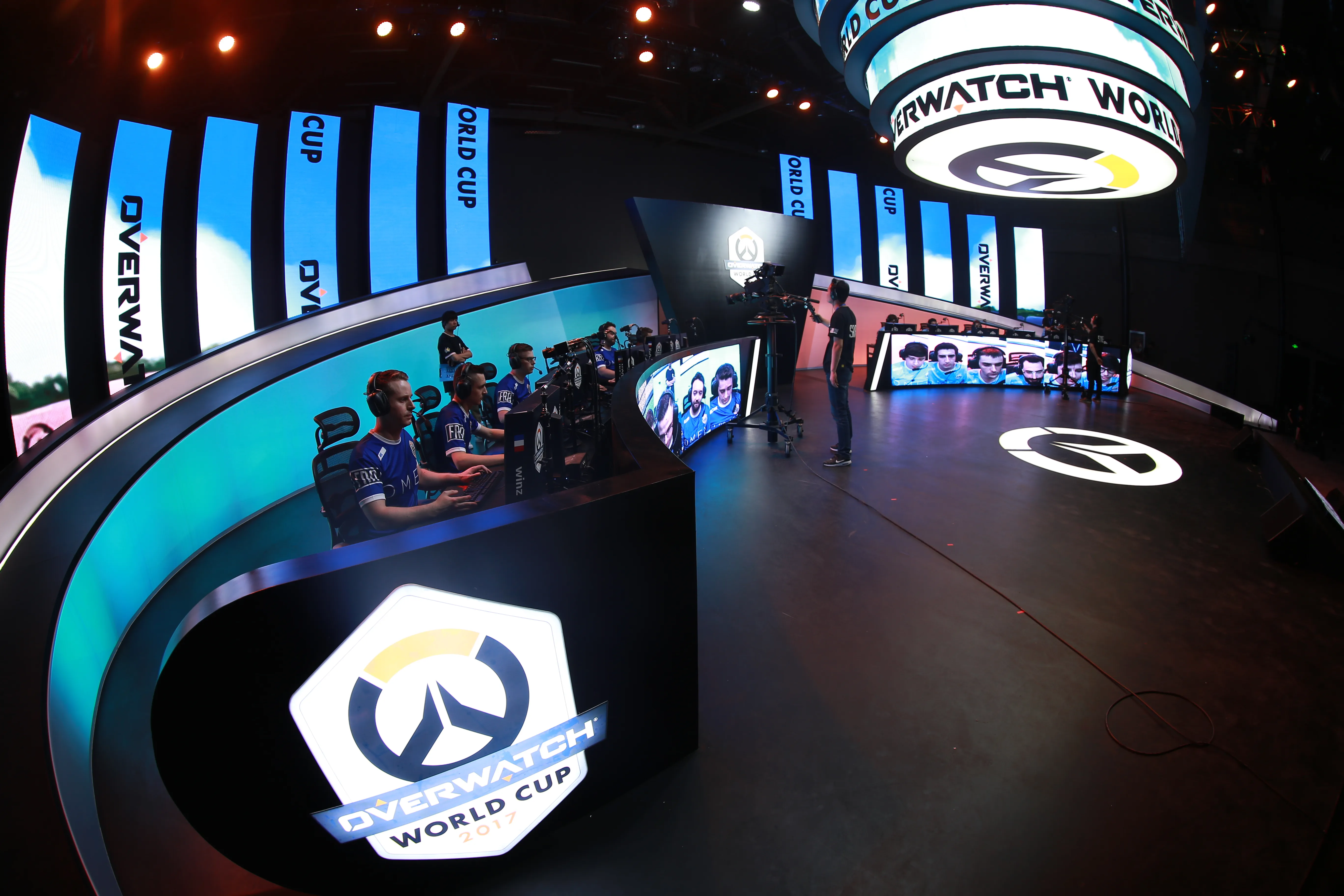 在Katowice舉行的《守望先鋒世界杯》的第一天，韓國與奧地利的玩具