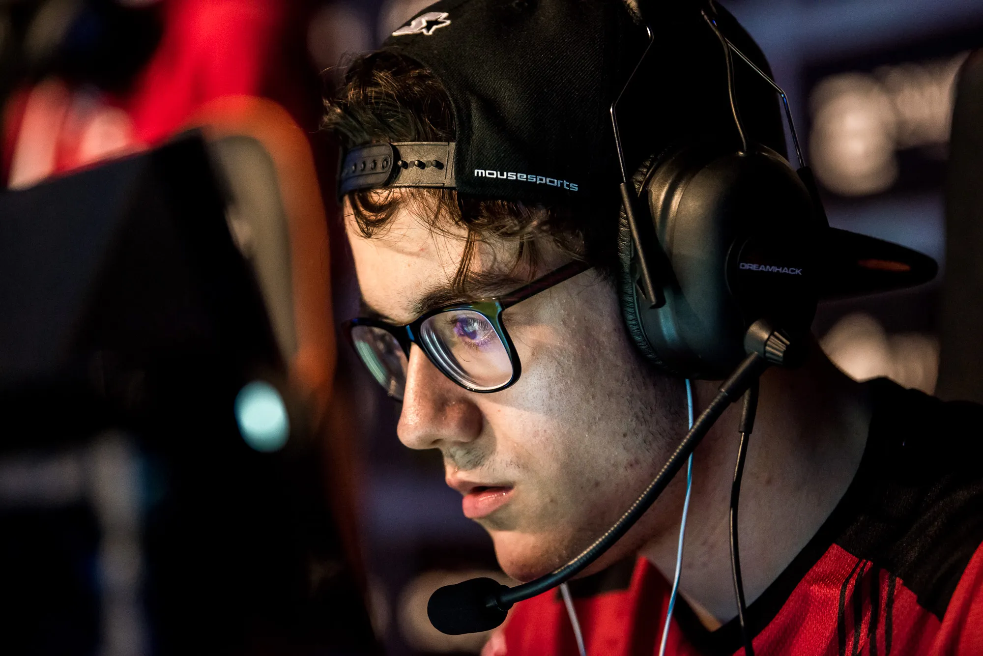 Mousesports释放了Lowel
