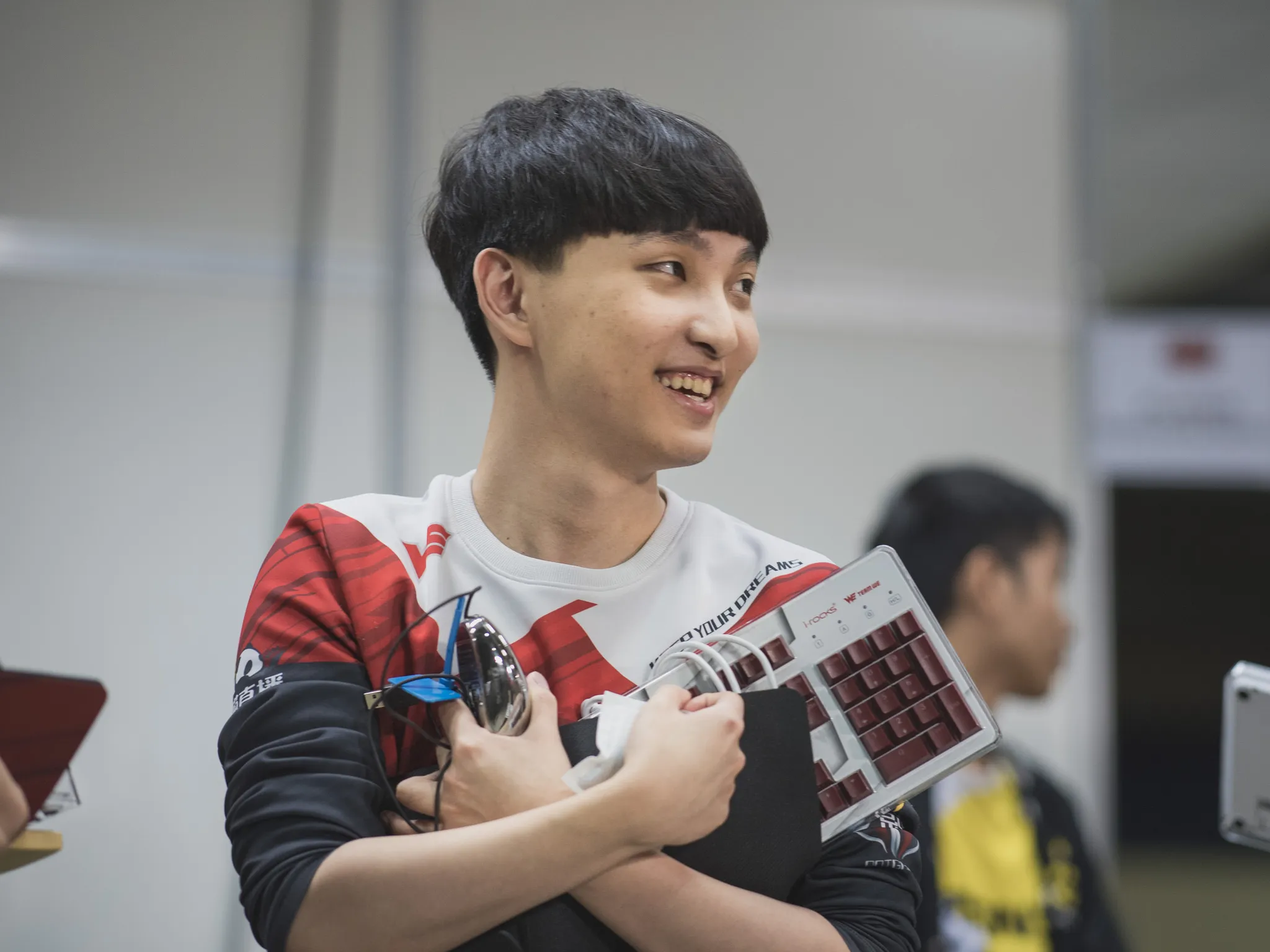 為獨奏隊列中的中車道露西安（Mid Lane Lucian）做好準備，因為我們只是用它來撤下SKT