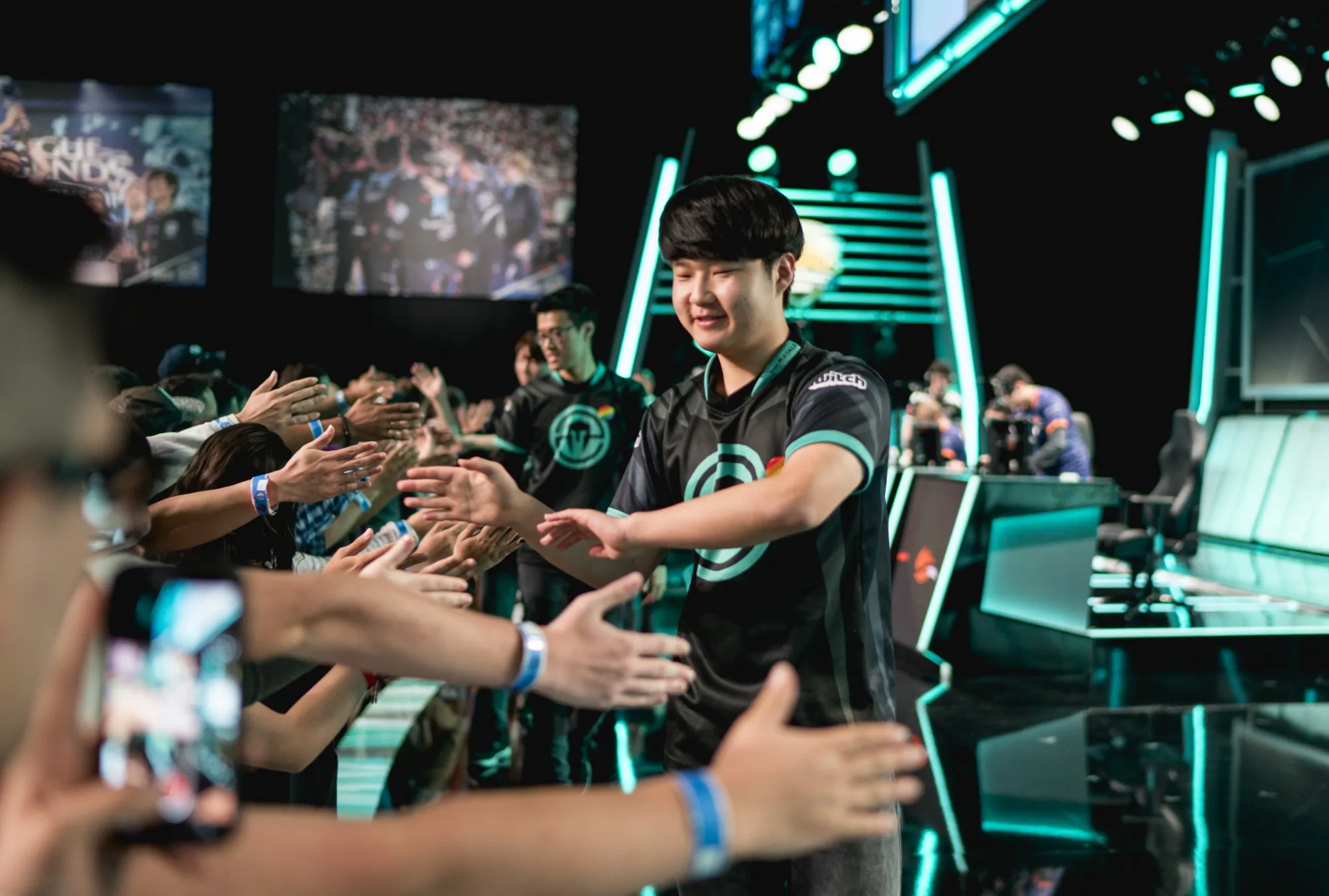 Immortals 簽下了 Huni，然後又放走了他