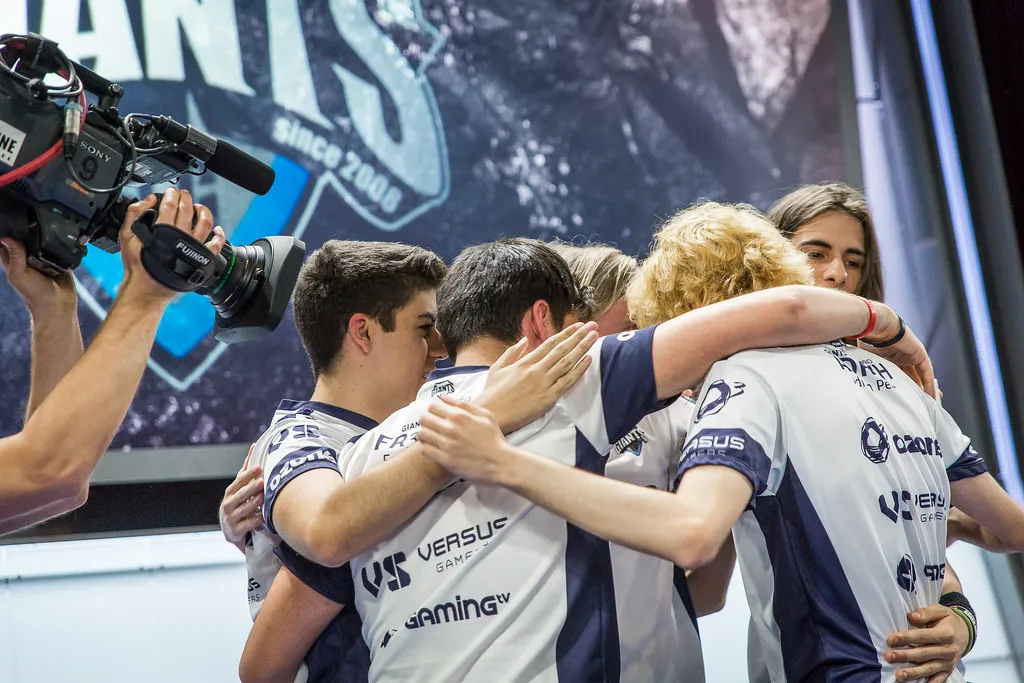 Giants 和 Dignitas 在 LCS 中出人意料地開局
