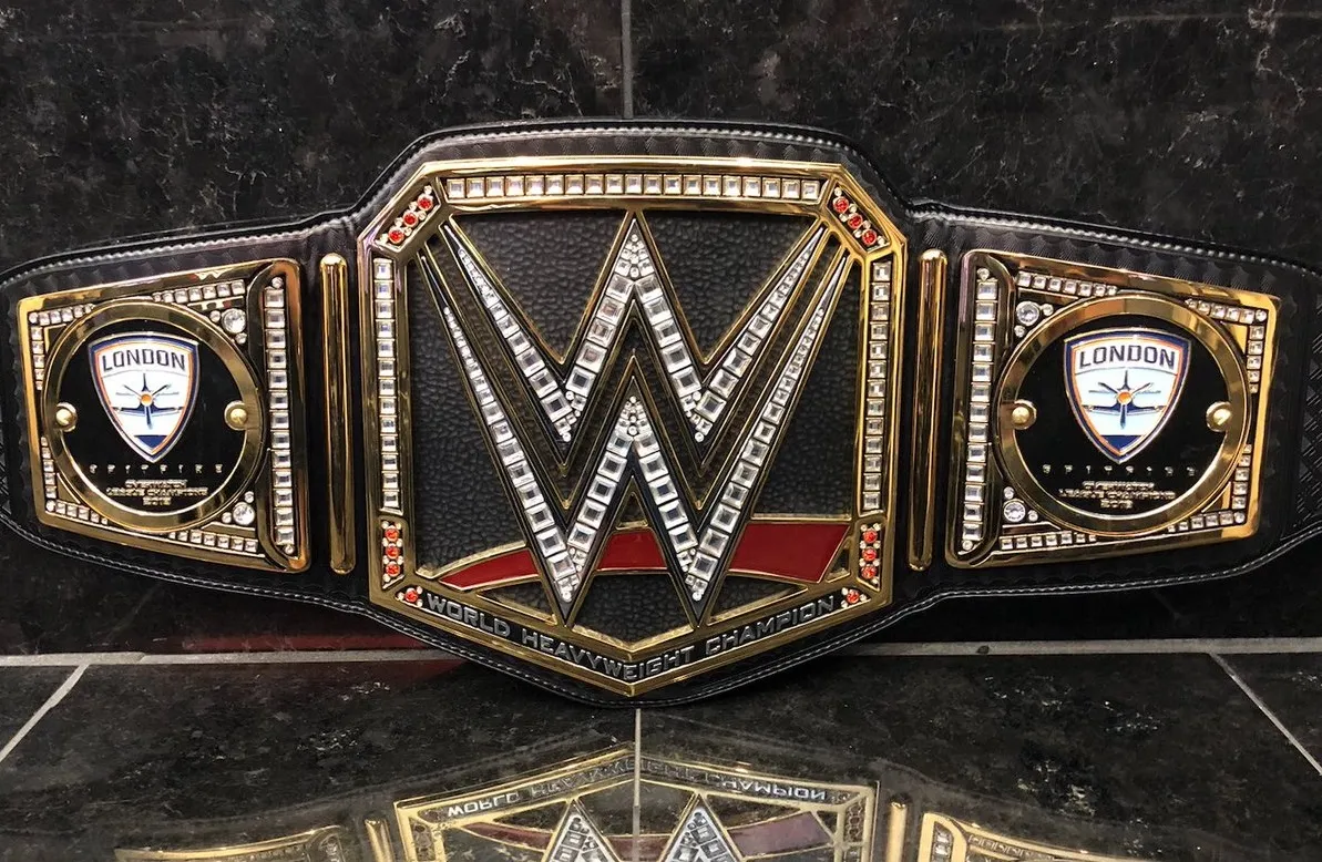 WWE Star Triple H奖伦敦Spitfire冠军腰带