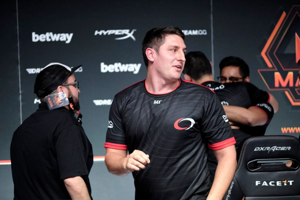 col和Liquid在Faceit London Major的第一个季后赛泊位确保了
