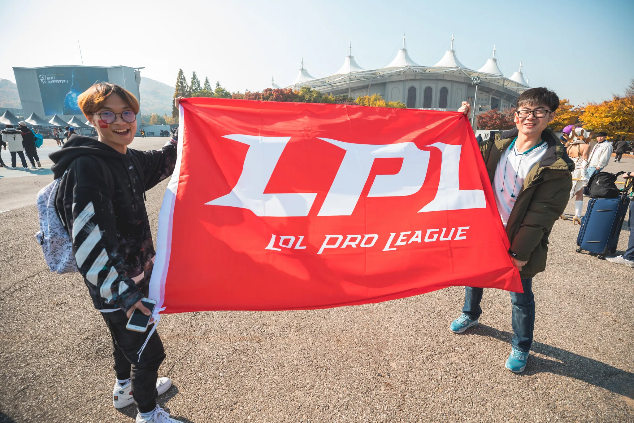 据报道，Riot 已近 9 个月未向 LPL 英文社交媒体工作者支付工资