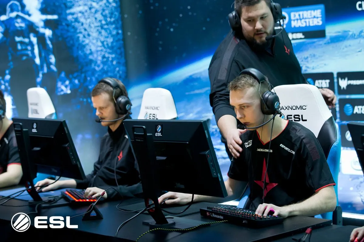 Astralis和Faze赢得了IEM芝加哥第一天的第一个季后赛地点