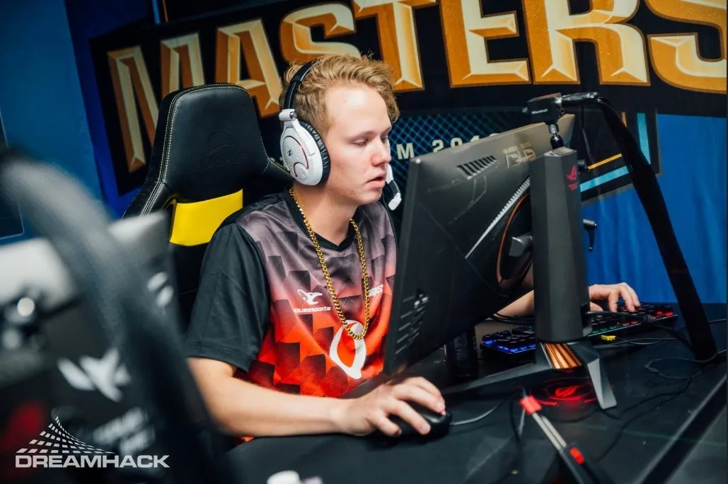 Ence Sunnny Sunny，將在專業之後將Aleksib移至替補席上