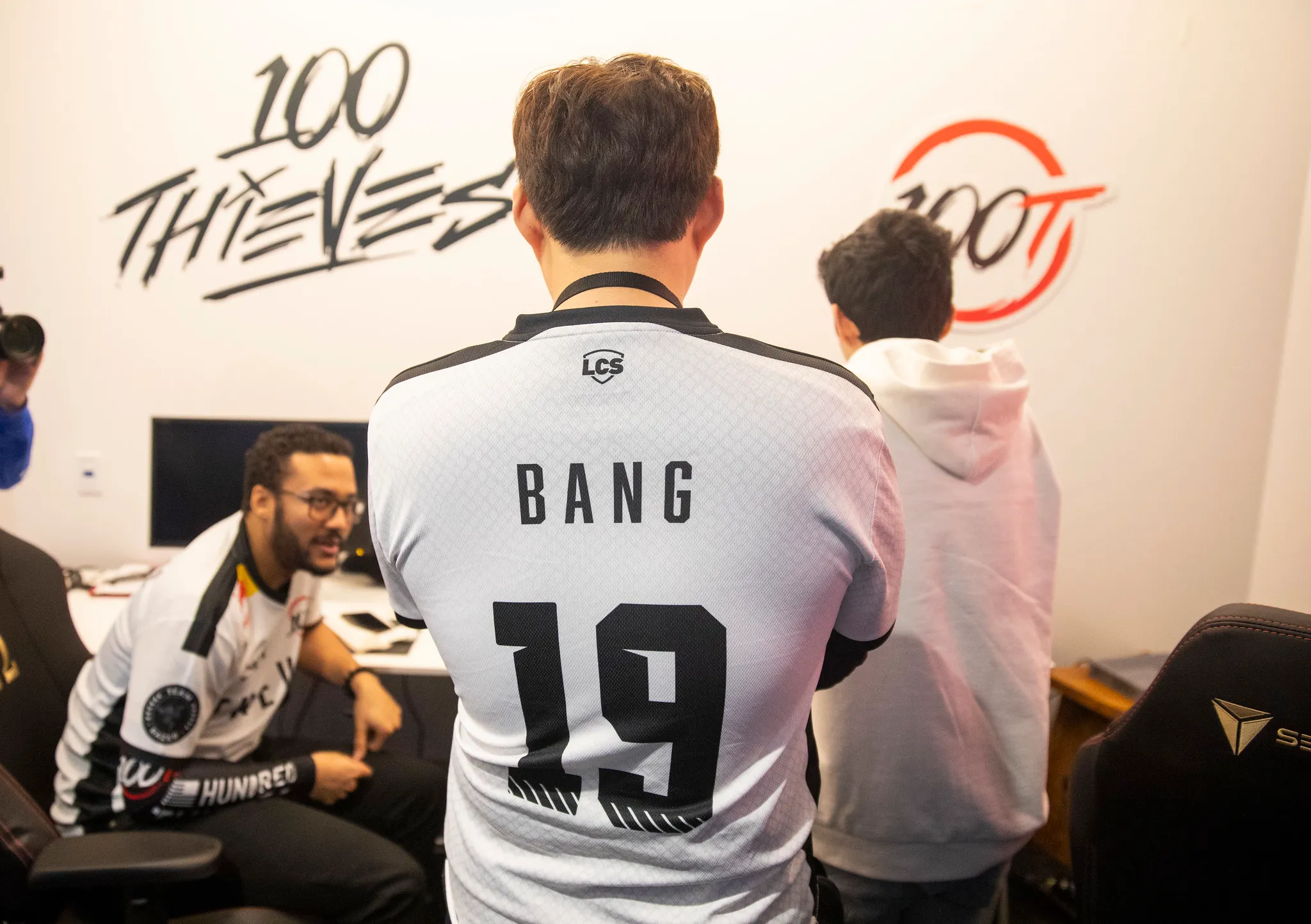 在2019 LCS Summer Split之前，100个小偷需要做什么