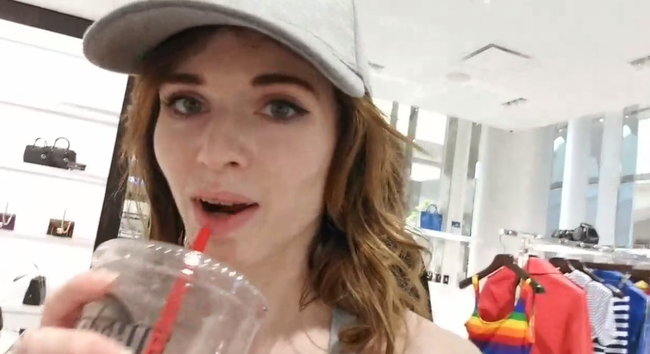 Amouranth 購買 7-11 便利商店的部分所有權