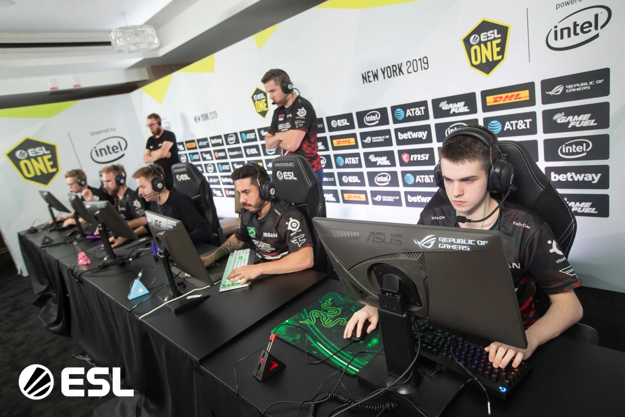 FaZe Clan 在 ESL One New York 輸給 OpTic Gaming 後排名墊底