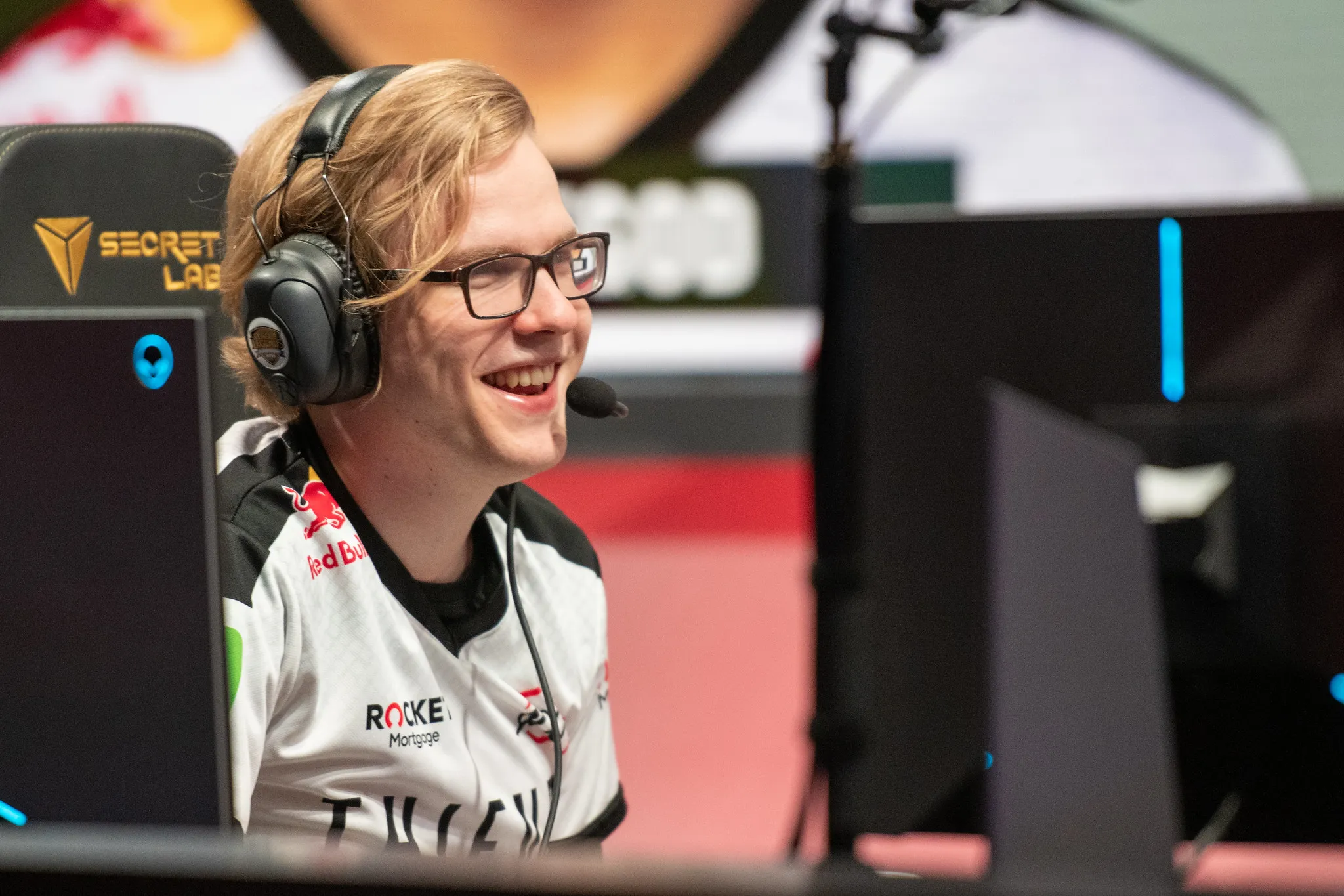 經驗豐富的Jungler Amazing在休假3年後返回職業聯賽，與Mouz的簽約領先於Prime League Summer Split
