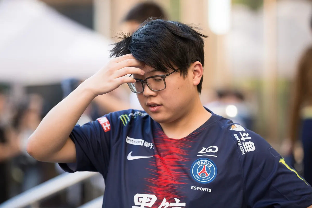 PSG.LGD 上任五天後讓他們的新進球員坐冷板凳