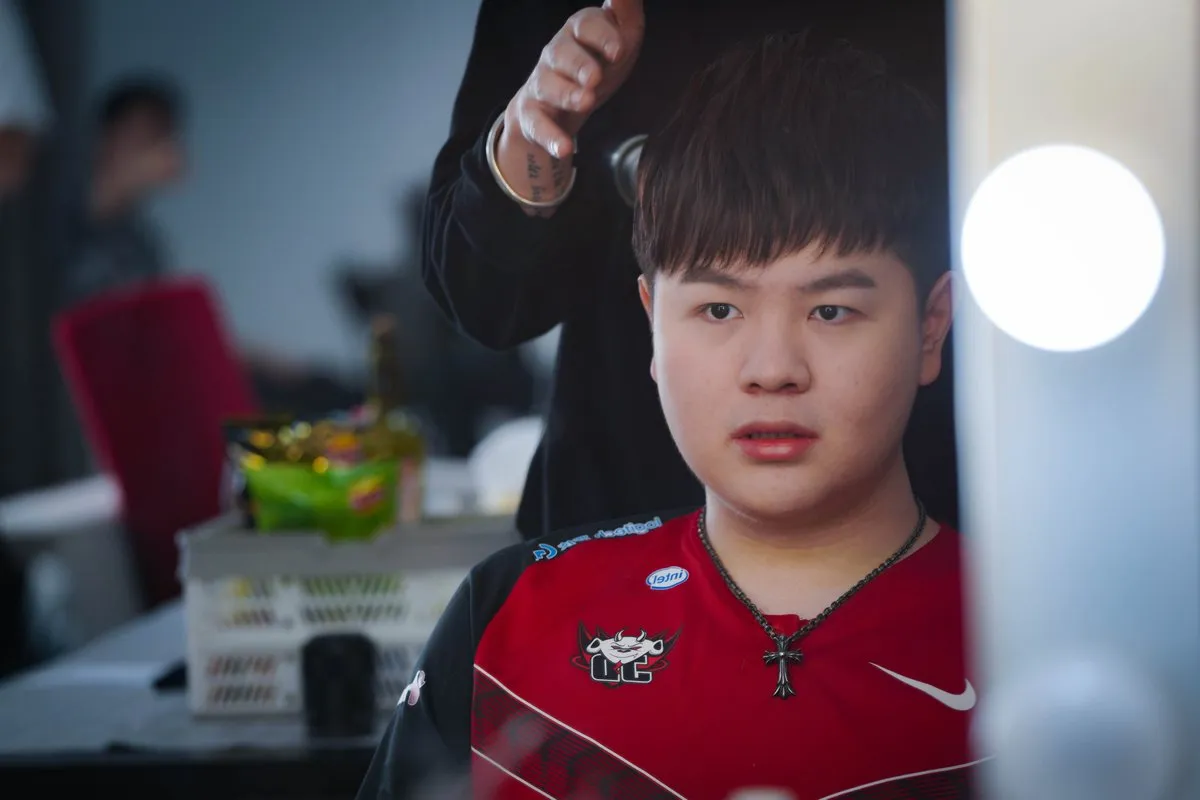 JD Gaming 在 2020 年季中杯中淘汰 DragonX