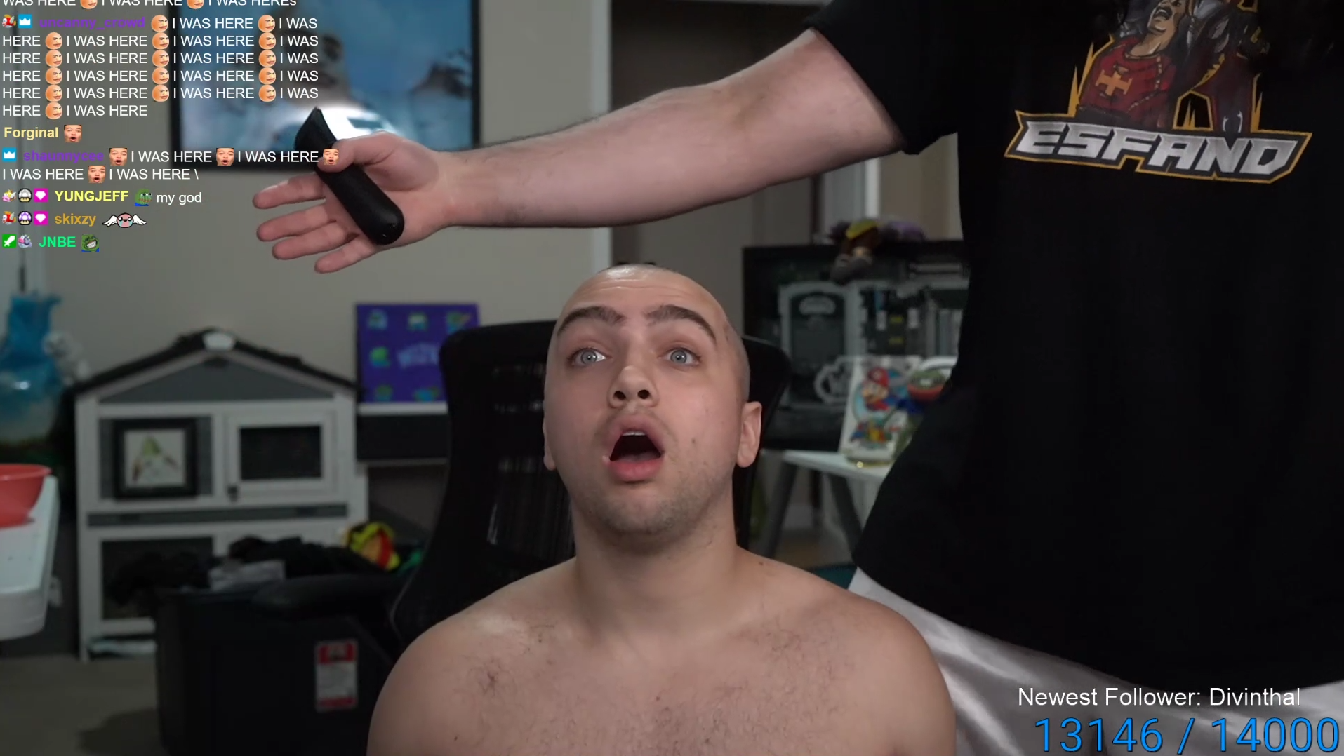 Mizkif 在《我的世界》速通挑戰失敗後剃光頭