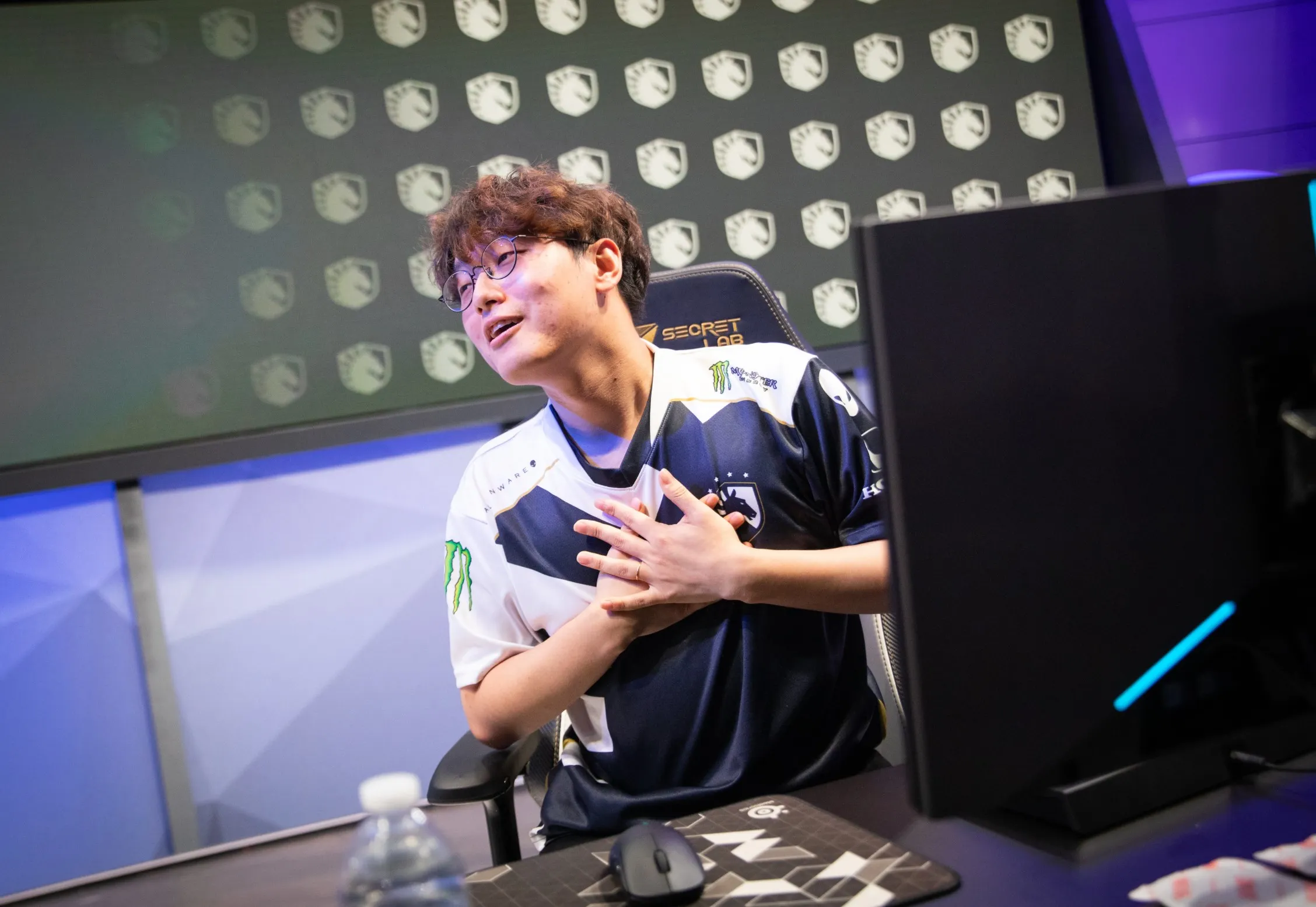 LCS鎖定在決賽中的團隊液體Rout Cloud9