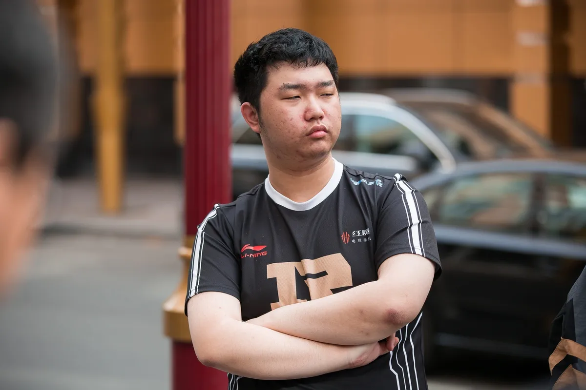 RNG的DOTA 2团队在持续的健康问题之后带来了DSTONE，以取代SETSU