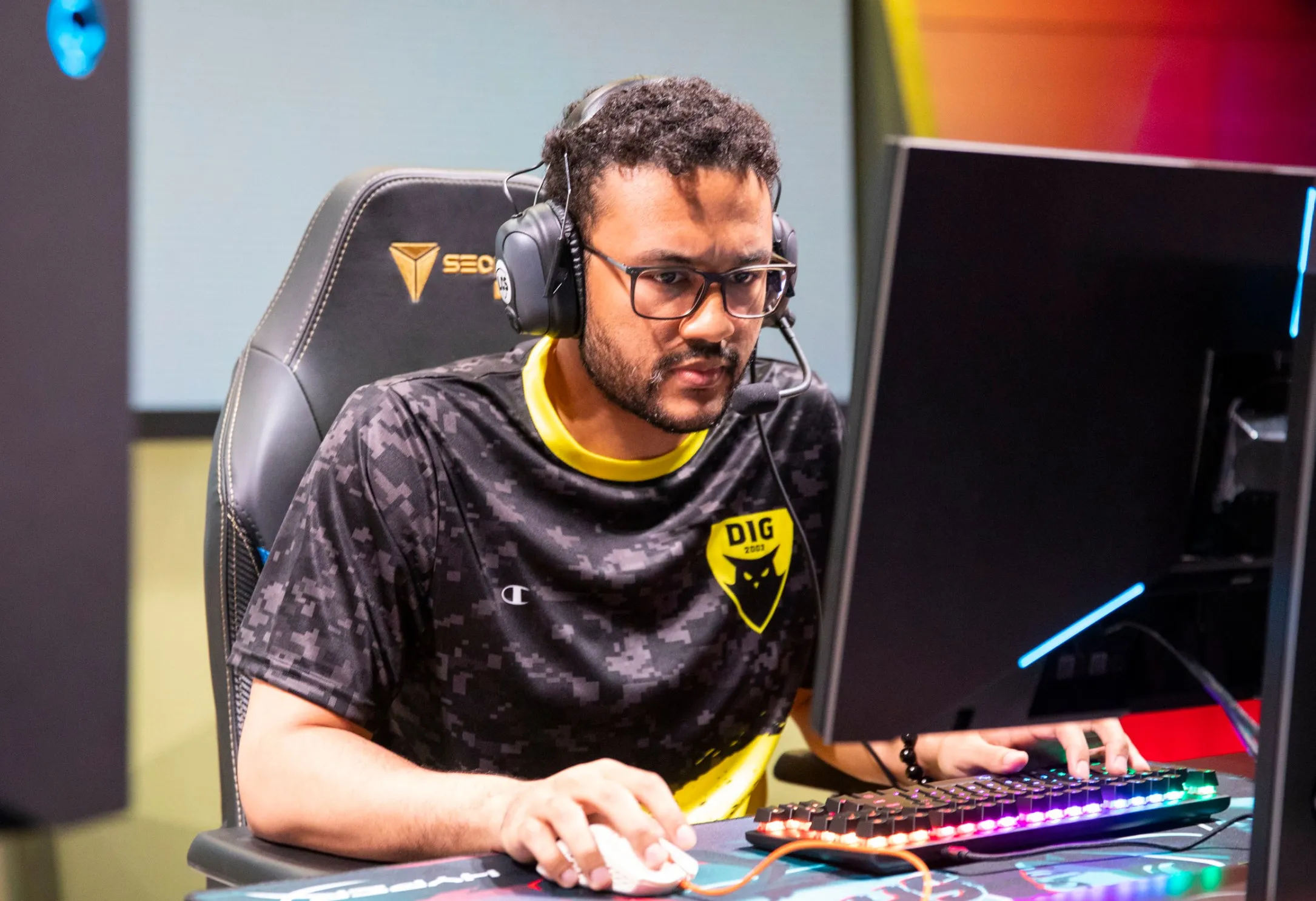 Dignitas在2022 LCS季節之前與Aphromoo的零件