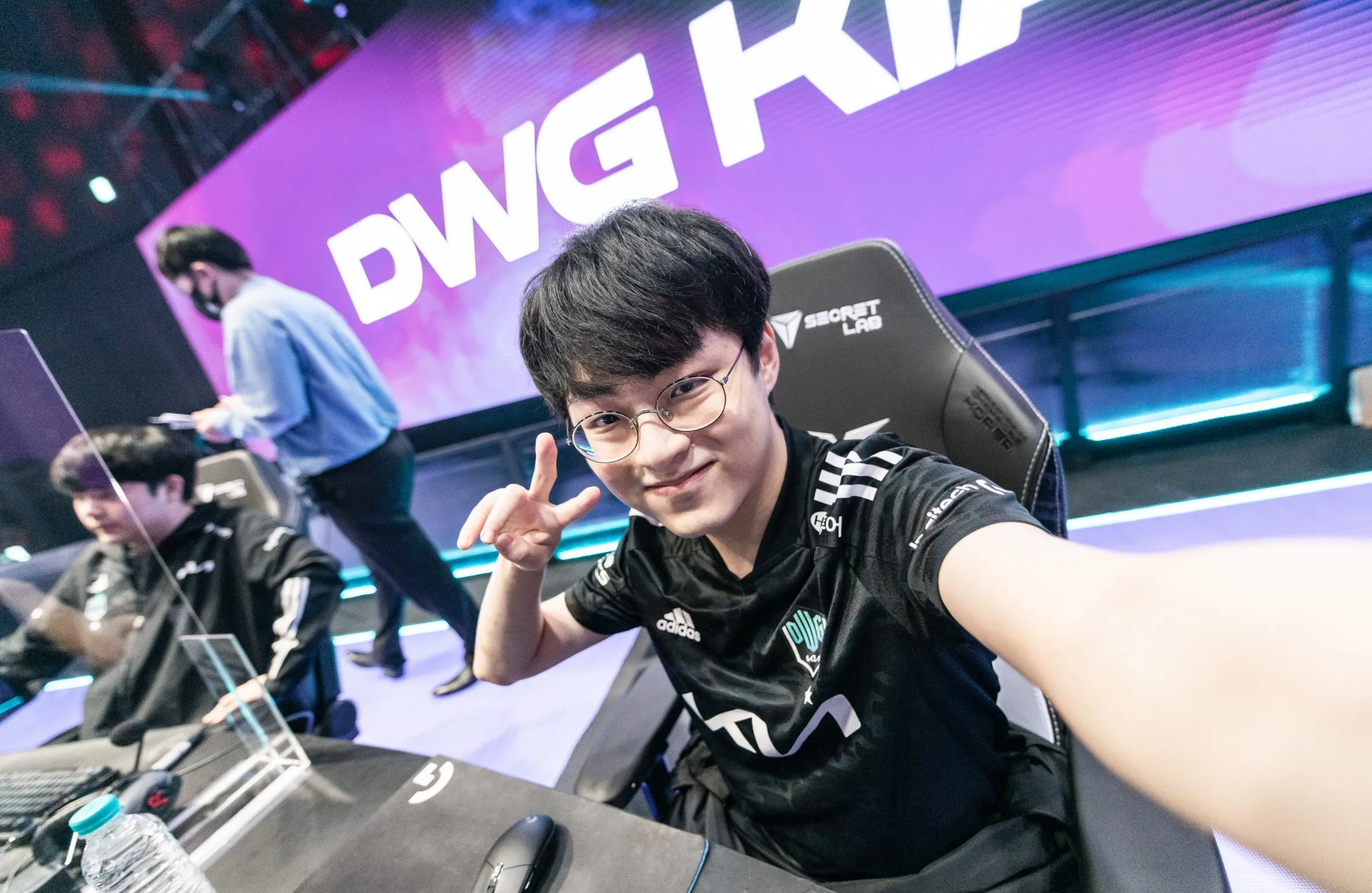 DWG KIA 和 FunPlus Phoenix 將參加 2021 年全球總決賽小組賽揭幕戰
