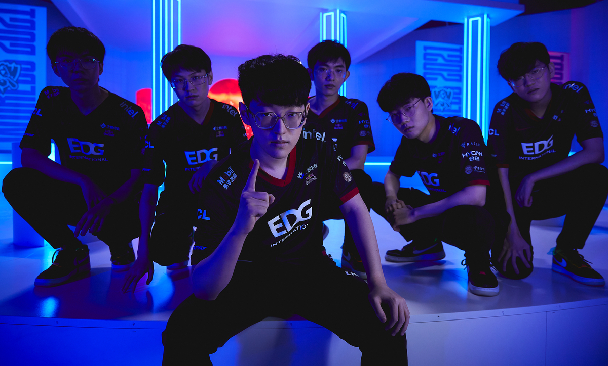 EDward Gaming 擊敗 Gen.G，在 2021 年全球總決賽上繼續前進，六年來首次進入國際聯賽決賽