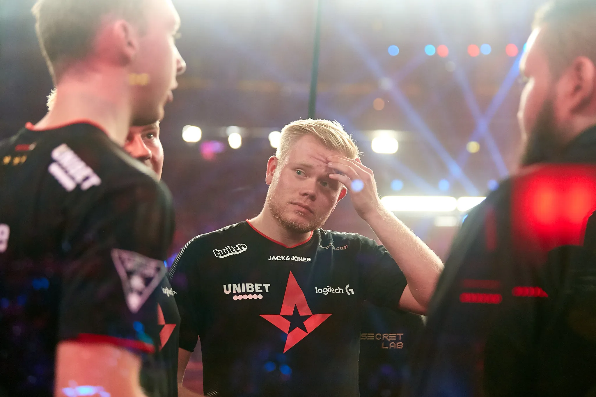 Astralis跌落到Entropiq后，在PGL斯德哥尔摩少校的0-2开始