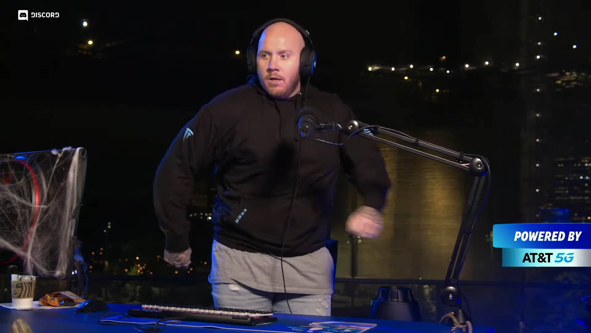 TimTheTatman 在纽约直播期间恶搞 Ninja
