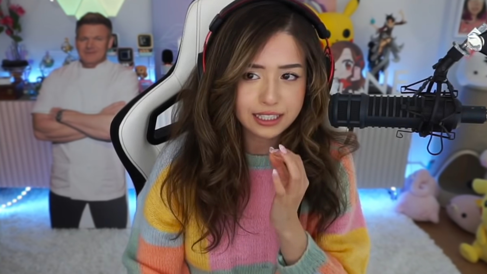 Pokimane并没有向Twitch粉丝鞠躬，要求她透露自己约会的人