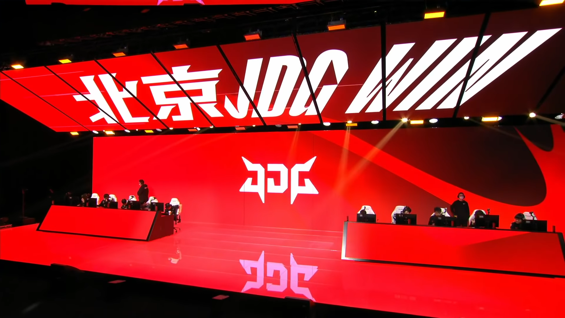 V5投掷6,000枚金牌，让步0-2在2022年LPL Spring Split