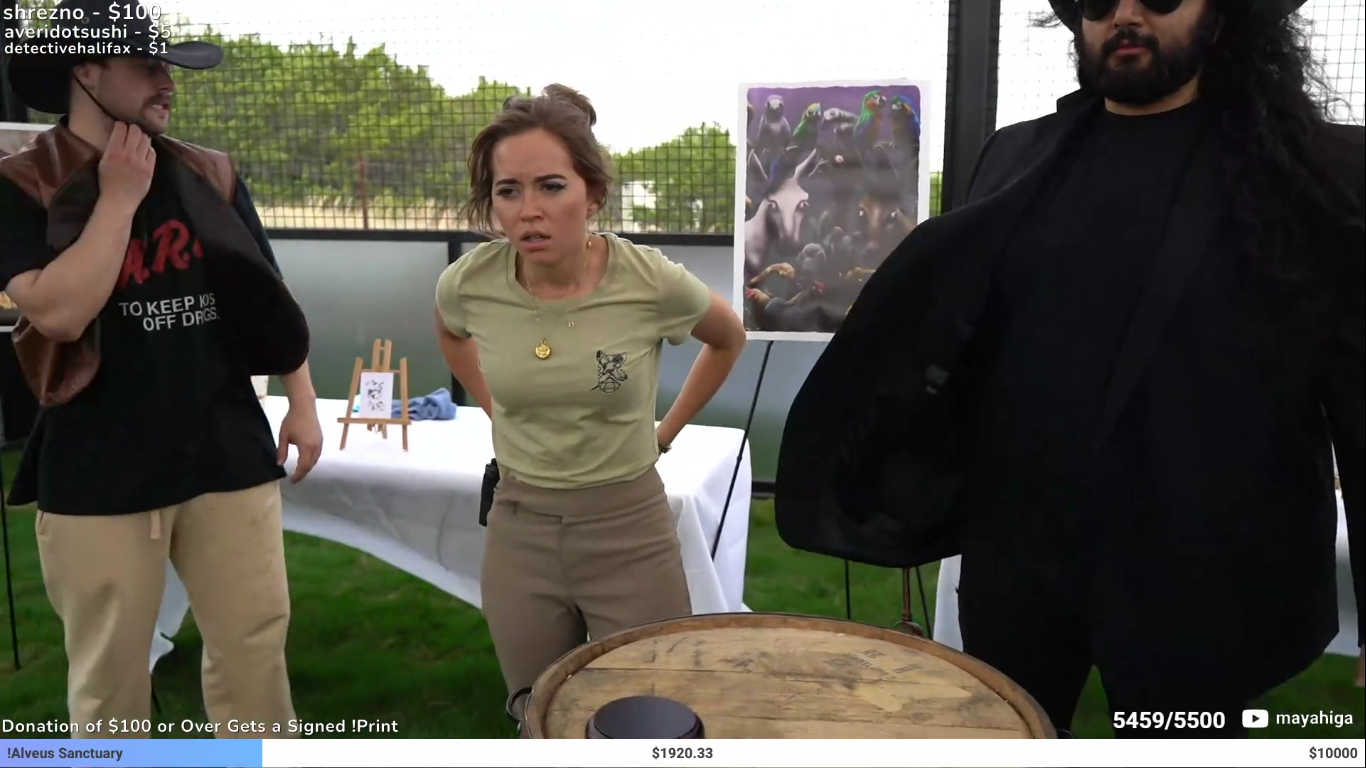 Maya Higa拍卖会超过40,000美元的动物绘画的艺术品