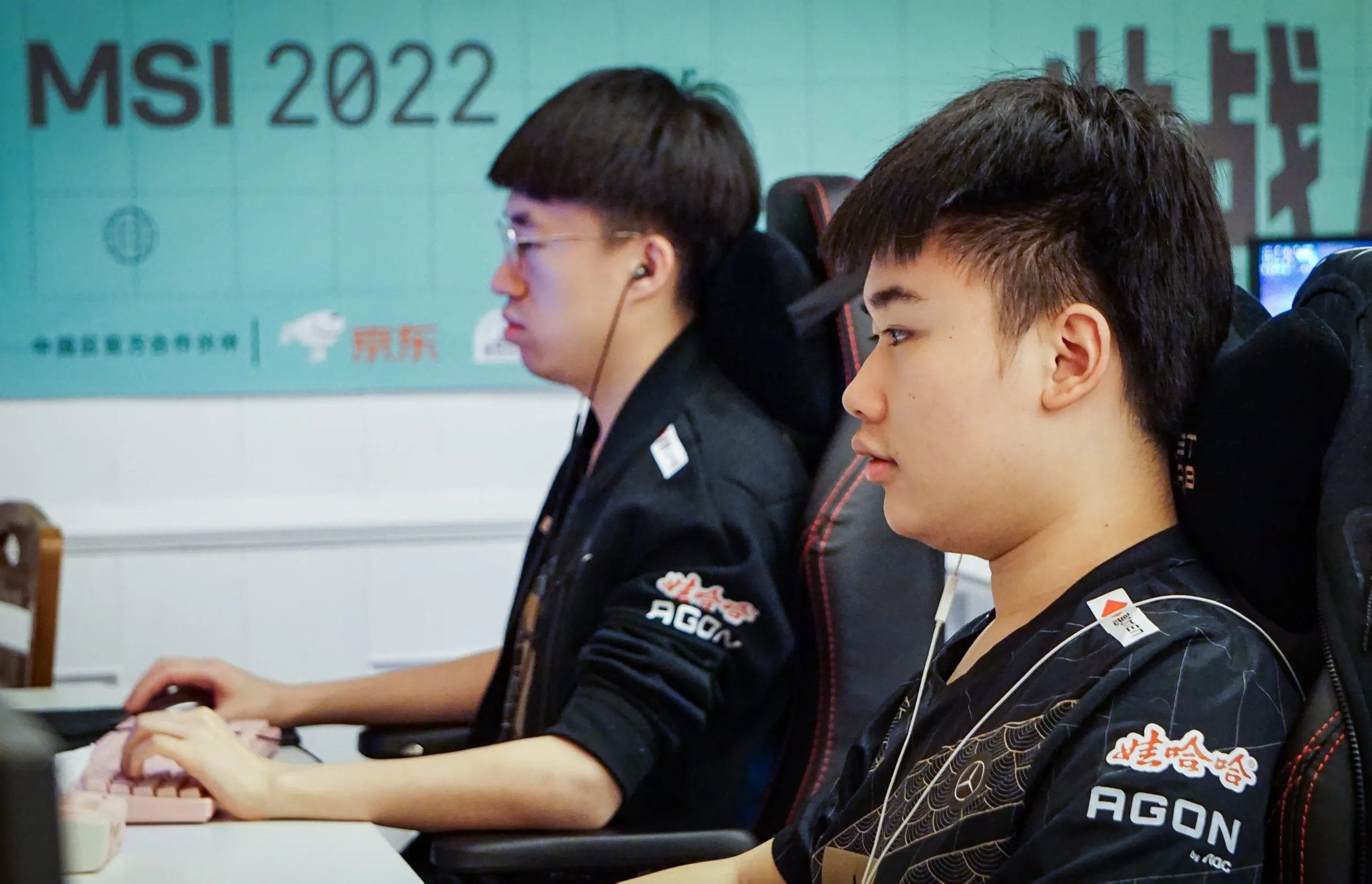 繼刷新紀錄後，RNG 贏得了 2022 年 MSI 的“首場”比賽，對手是伊斯坦布爾野貓隊