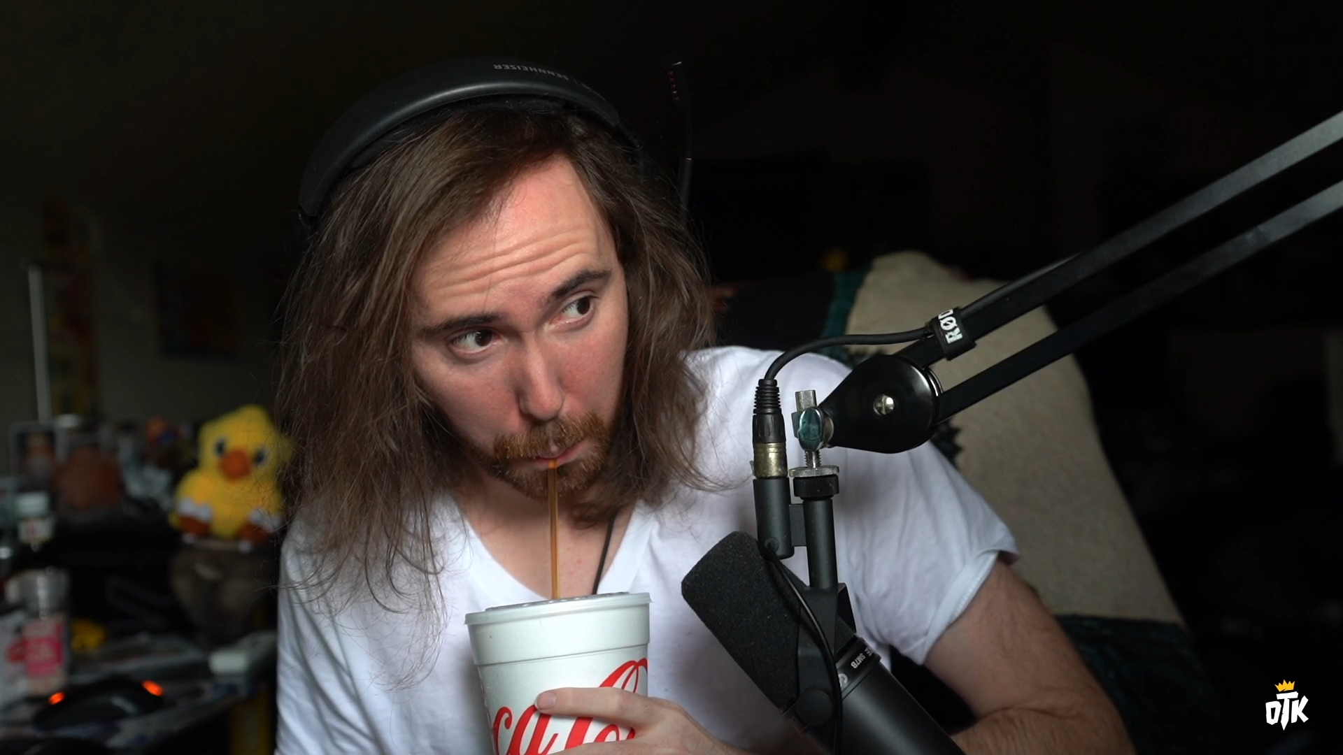 Asmongold：這是“可悲”的彩帶，認為他們的觀眾關心他們，他們的問題