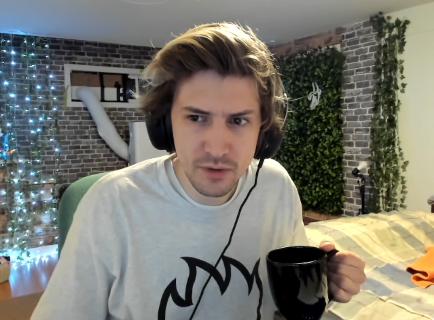 XQc 的 Twitch 频道已受到年龄限制