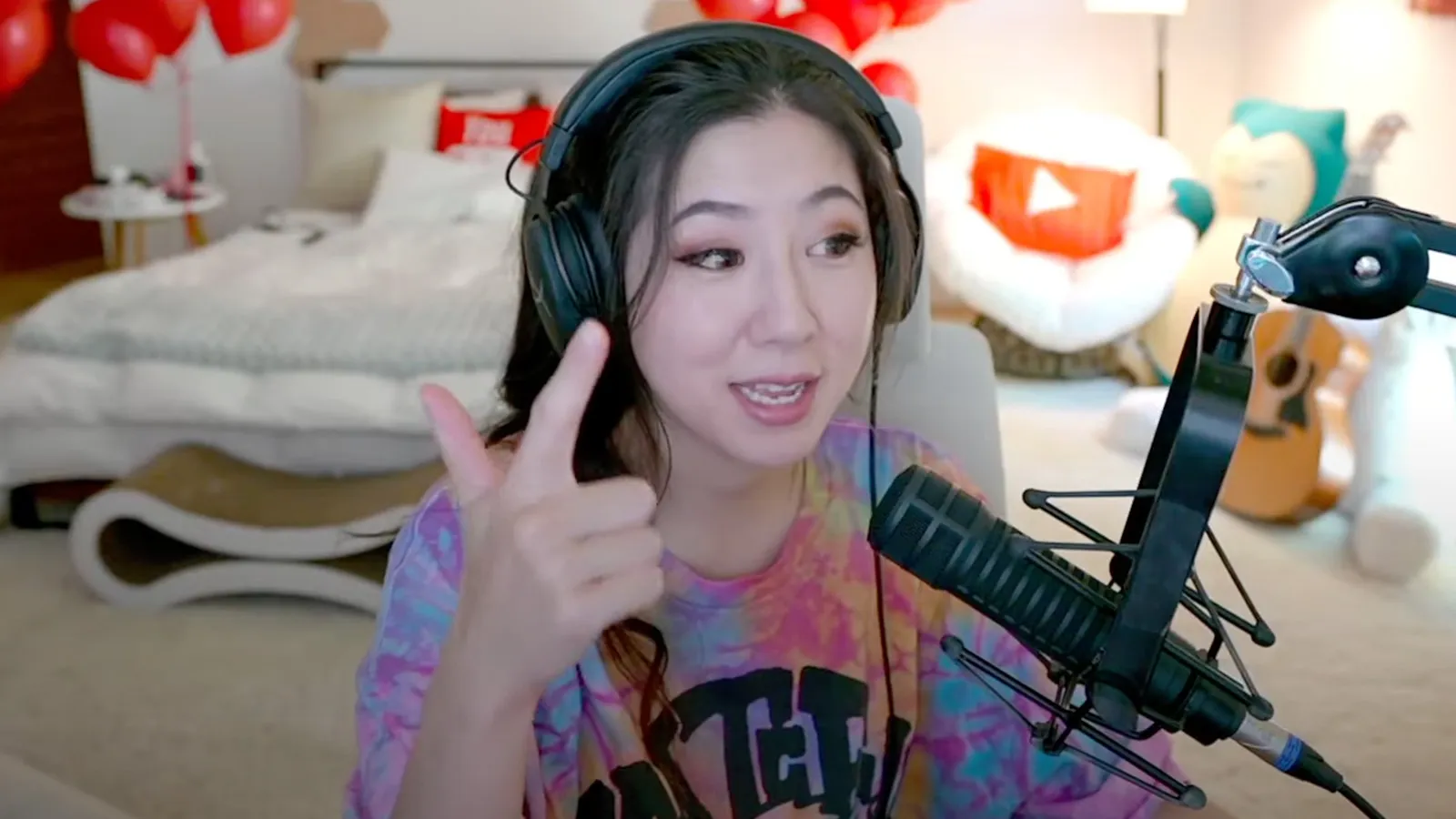 Fuslie声称“压力很大”的抽搐问题影响了YouTube的举动