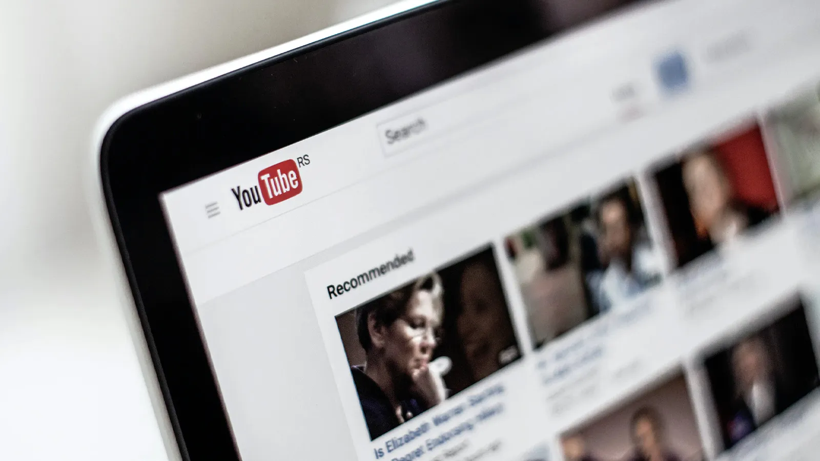 報告索賠YouTube從允許可惡的內容滑過裂縫中受益