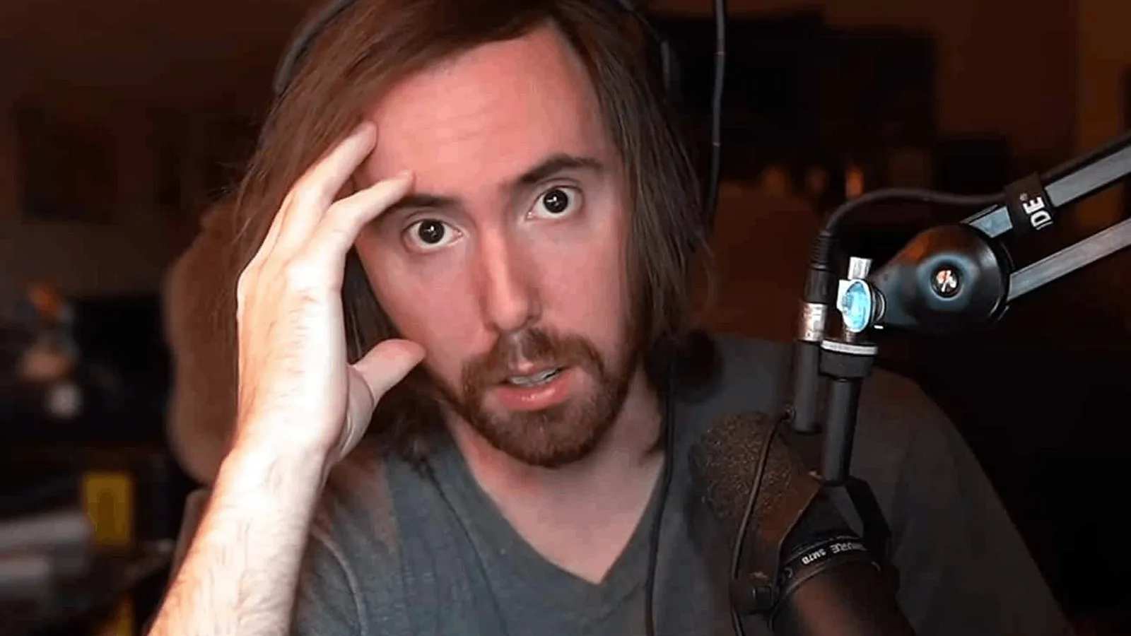 Asmongold 对 Reddit 用户与 TMZ 的比较感到“不安”，但他坚称自己并不生气