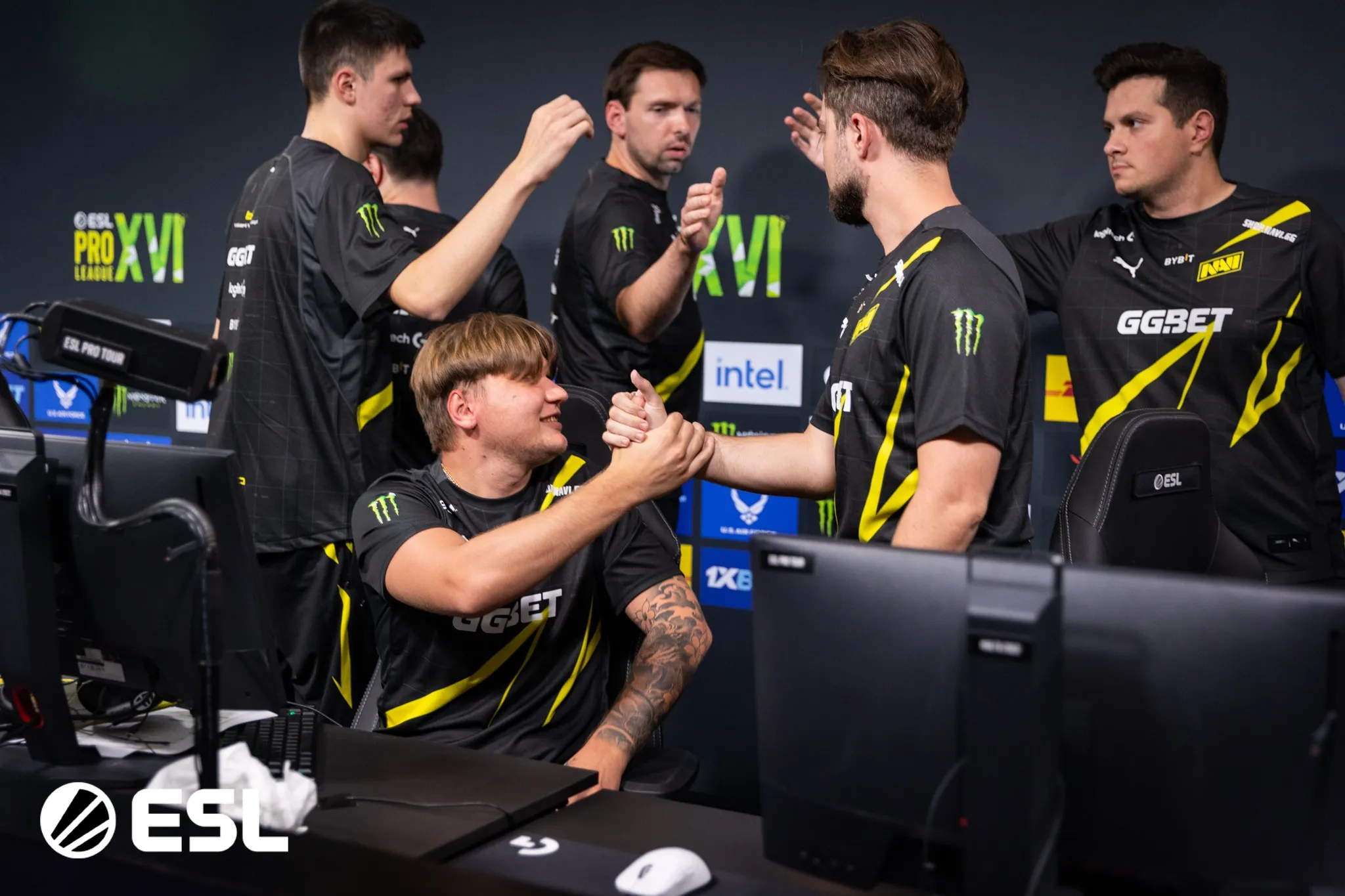 LAN上的滯後？技術延遲將Navi與英勇的過去午夜和S1MPLE送往瘋狂