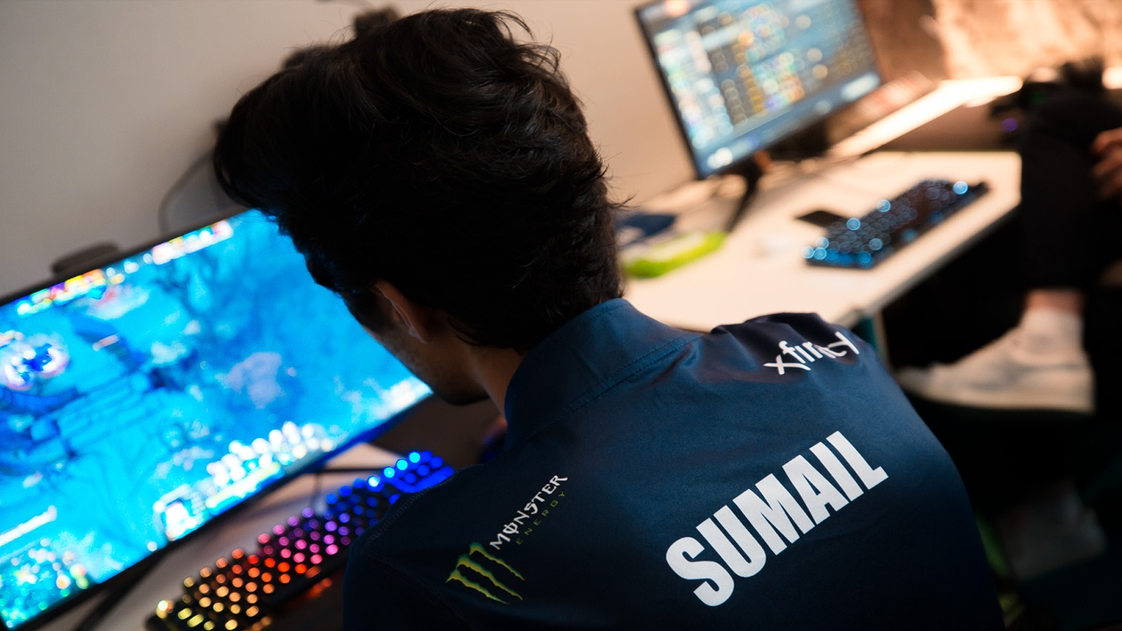 据报道，dota 2传奇人物正在起诉邪恶的天才，以欺诈和欺骗旧合同