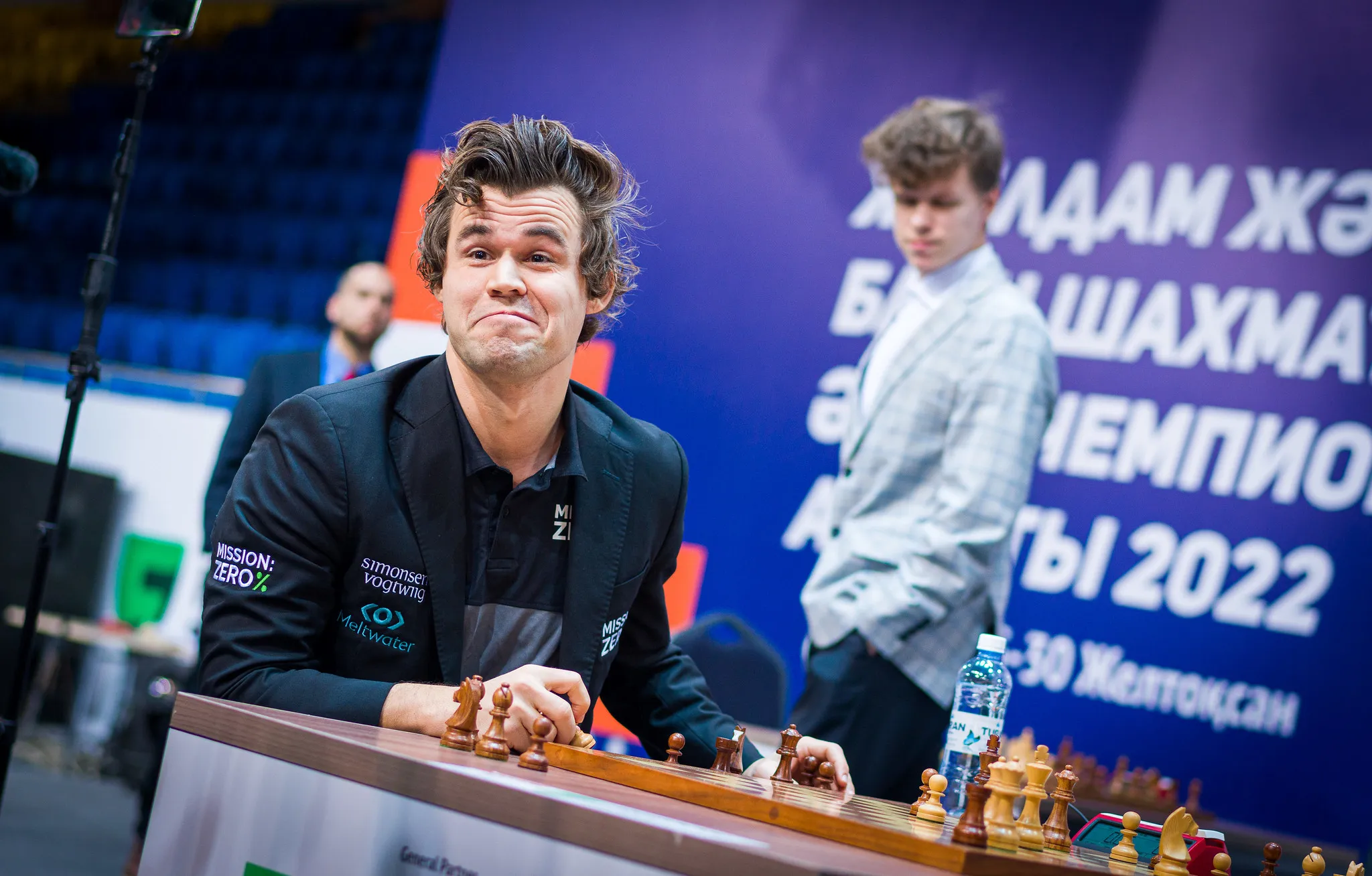 馬格努斯·卡爾森 (Magnus Carlsen) 的雙車犧牲讓 Hikaru 連續第六次獲得 SCC 冠軍
