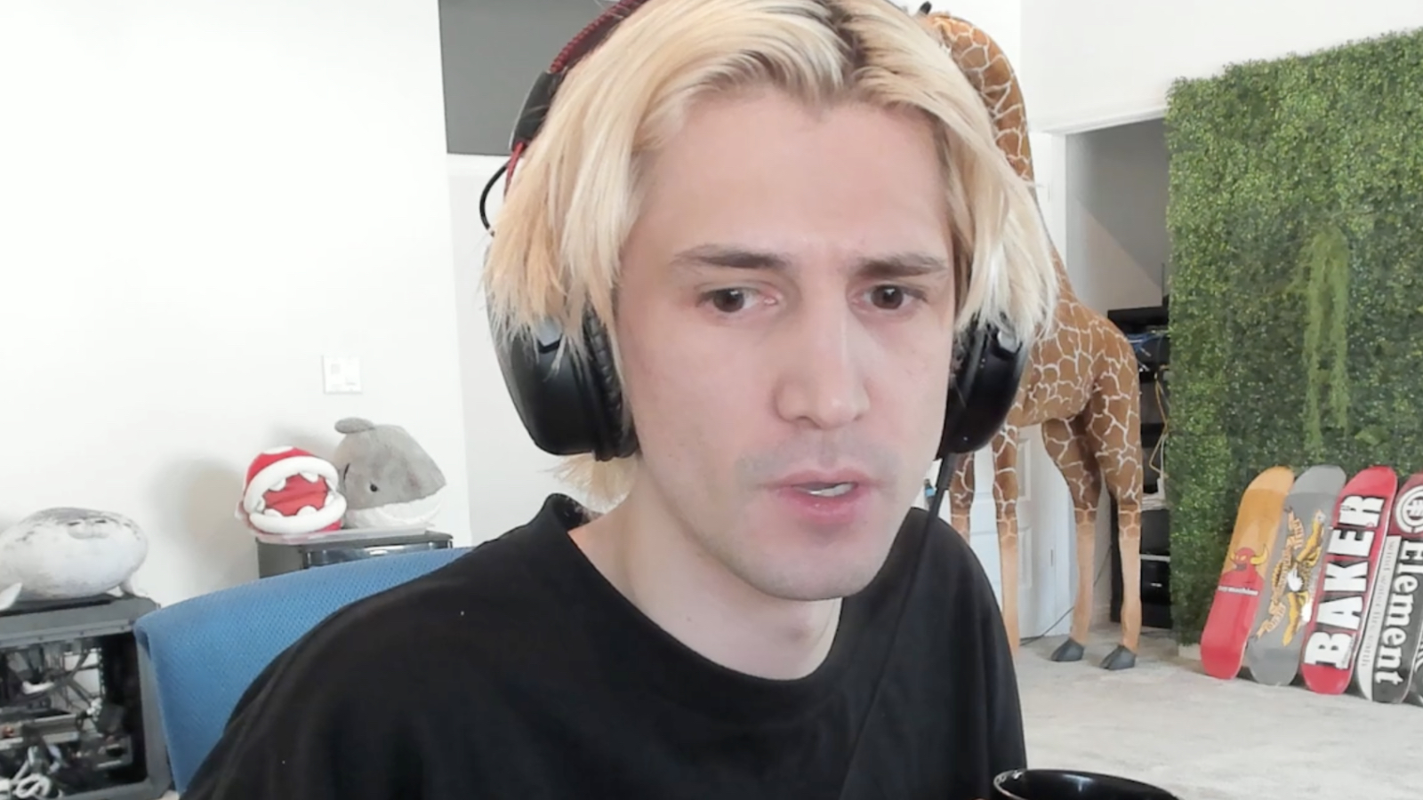 「這是一種嘲諷」：YouTuber 瞄準 xQc 的「零輸入」反應流