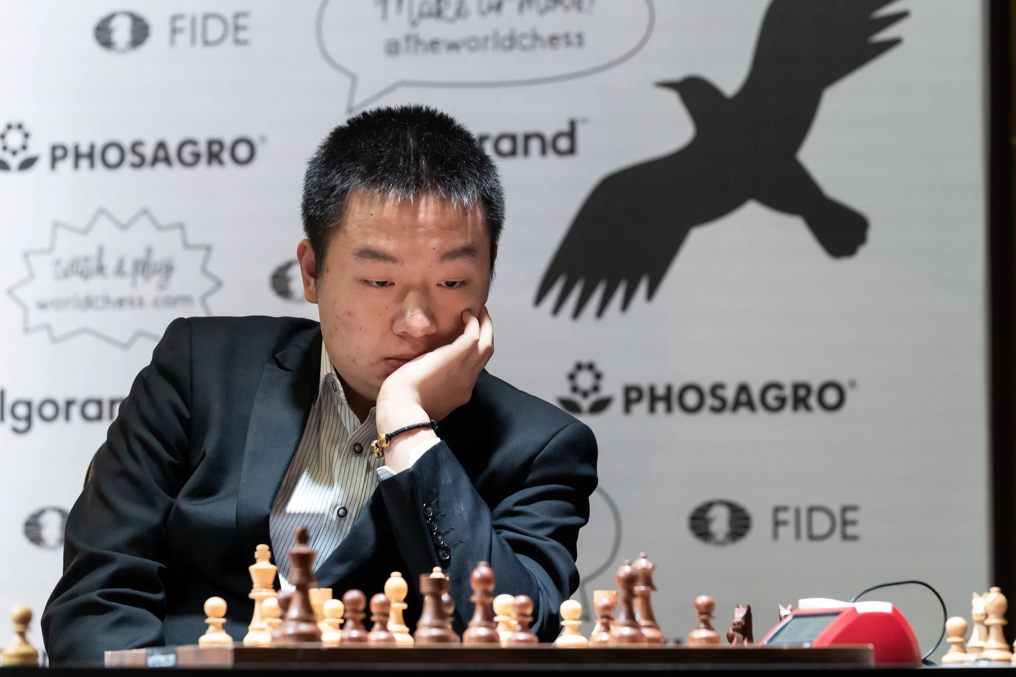 韦一在戏剧性的决胜局后赢得了充满烟花的塔塔钢铁国际象棋冠军