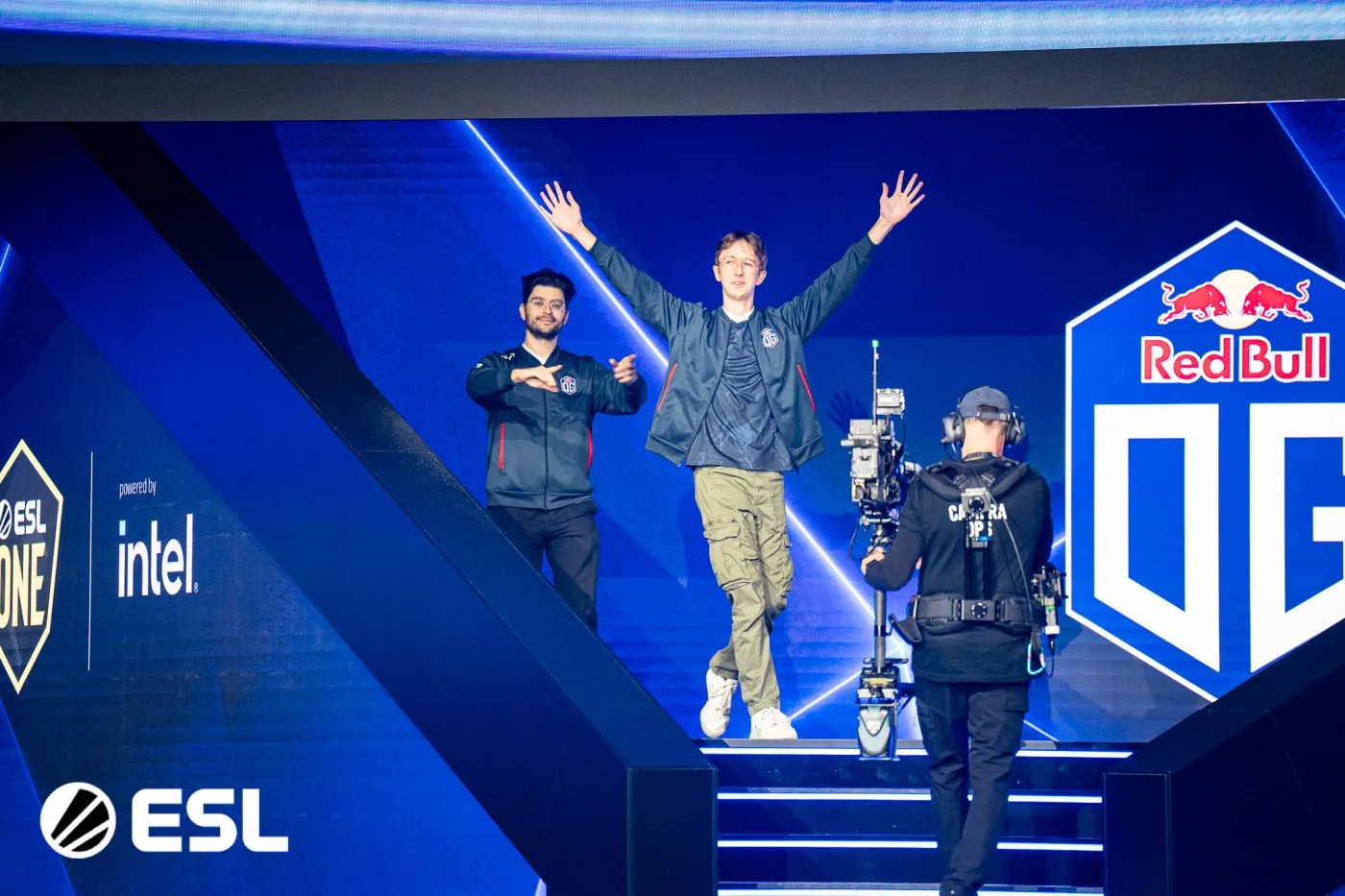 “重复你最好的表现”：Ari 谈 OG 强大的 Dota 2 心态、稳步进步以及 Greggs