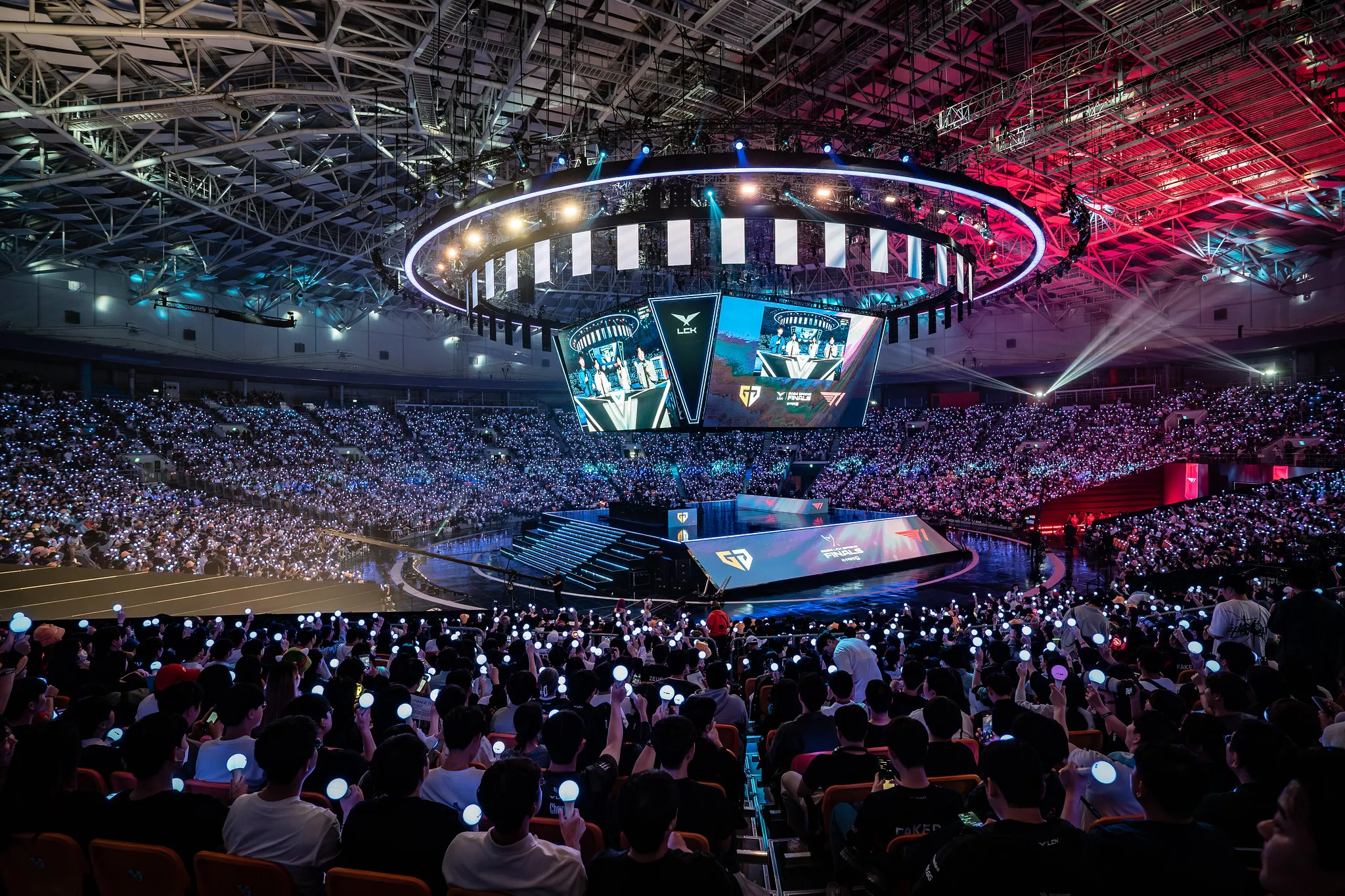 這位 OG LoL 冠軍十年來首次出人意料地被選入 LCK 中路