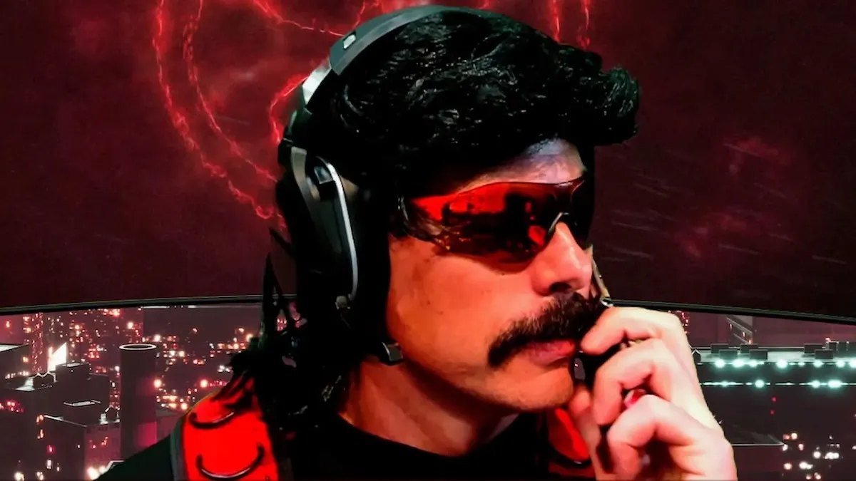 不，尽管 Dr Disrespect 承认向未成年人发送过不雅短信，但他并没有离开互联网