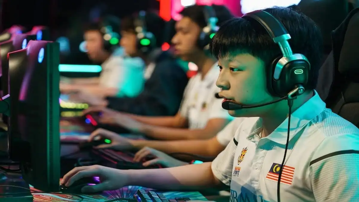 19 歲 Dota 2 職業選手突破 15k MMR 大關，但粉絲們對他的成就有分歧