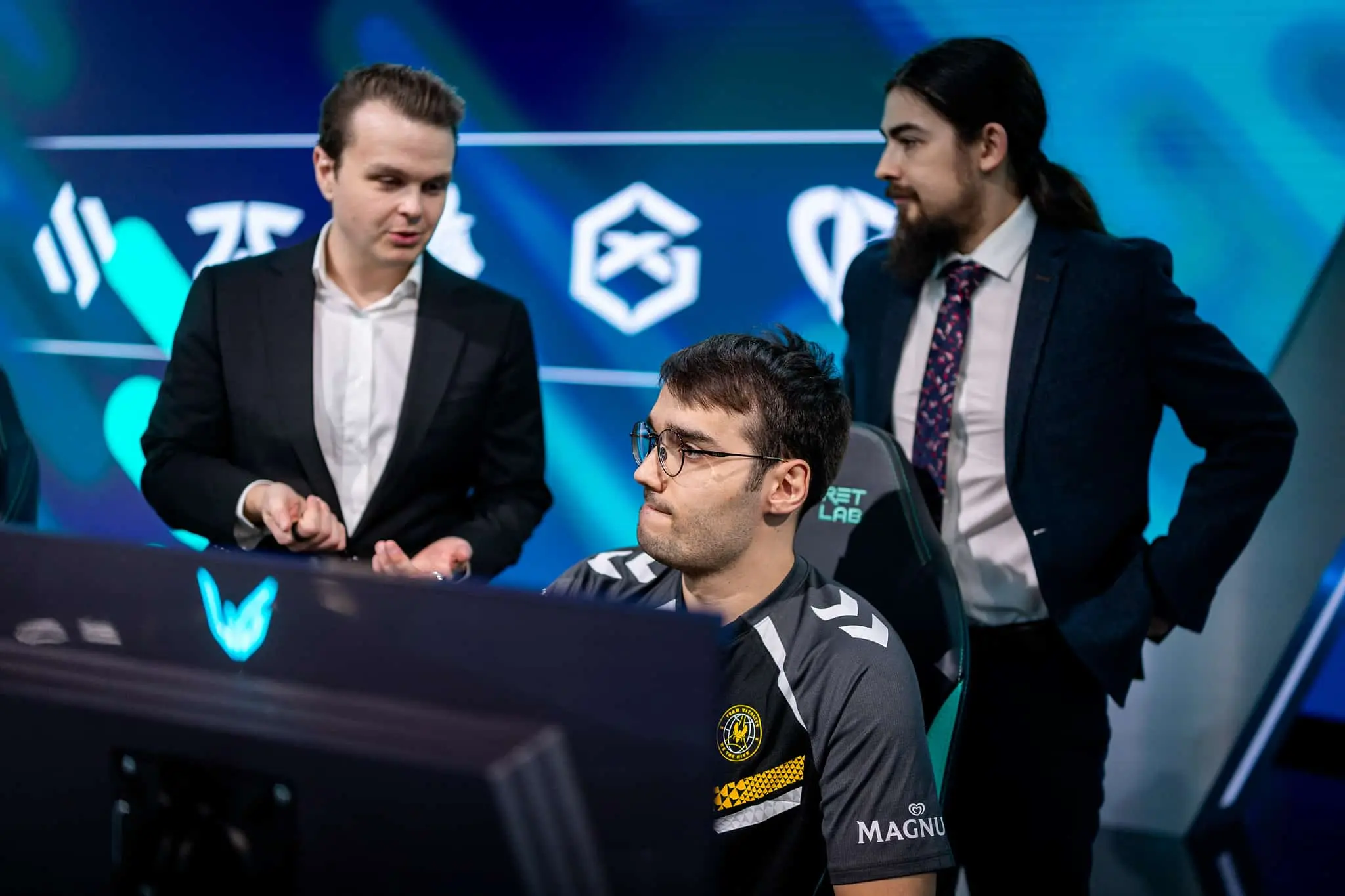 Team Vitality Benches Hylissang，但他的替代者是中途